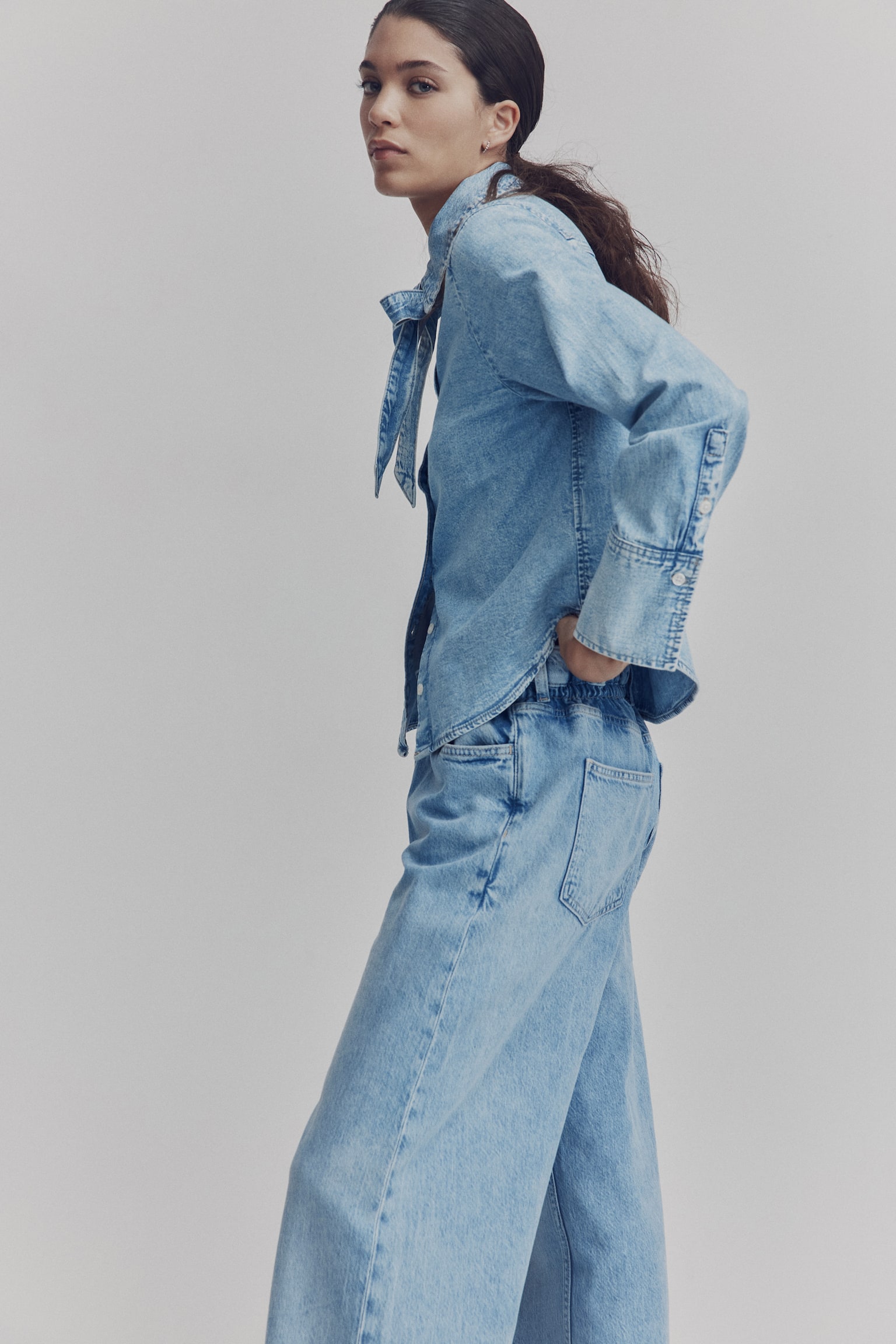 Farmerke s nabranim strukom i pojasom za vezivanje - Svetla teksas plava - 7