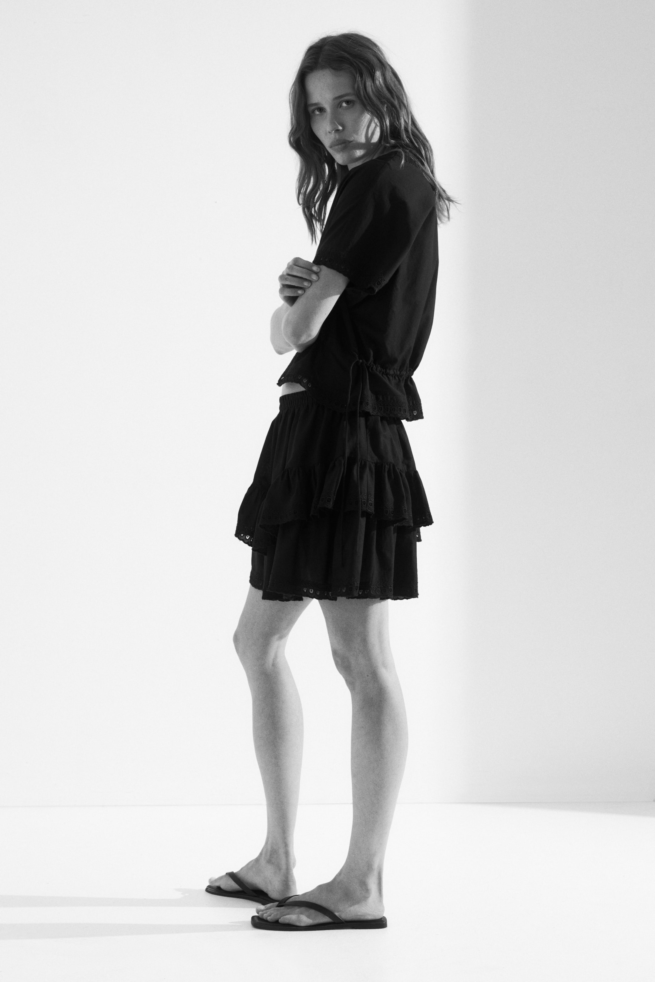 Женские юбки H&M Tiered Skirt with Eyelet Embroidery — фото 4