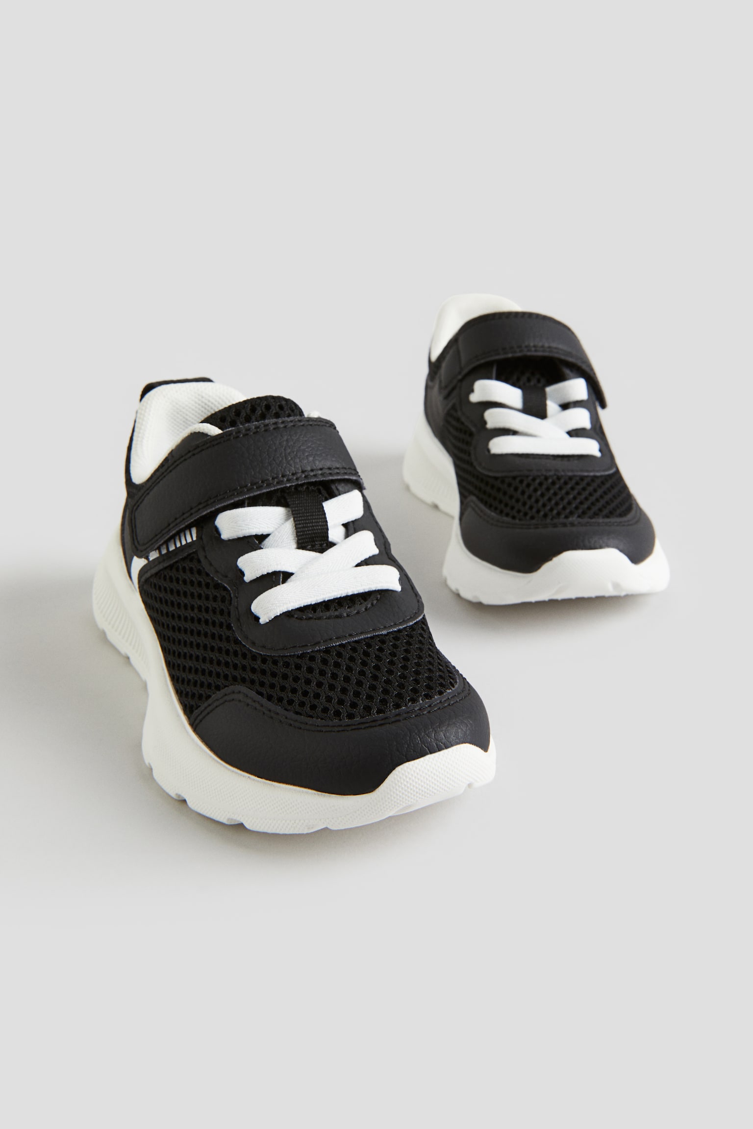 Lightweight Sole Sneakers - Black - 3