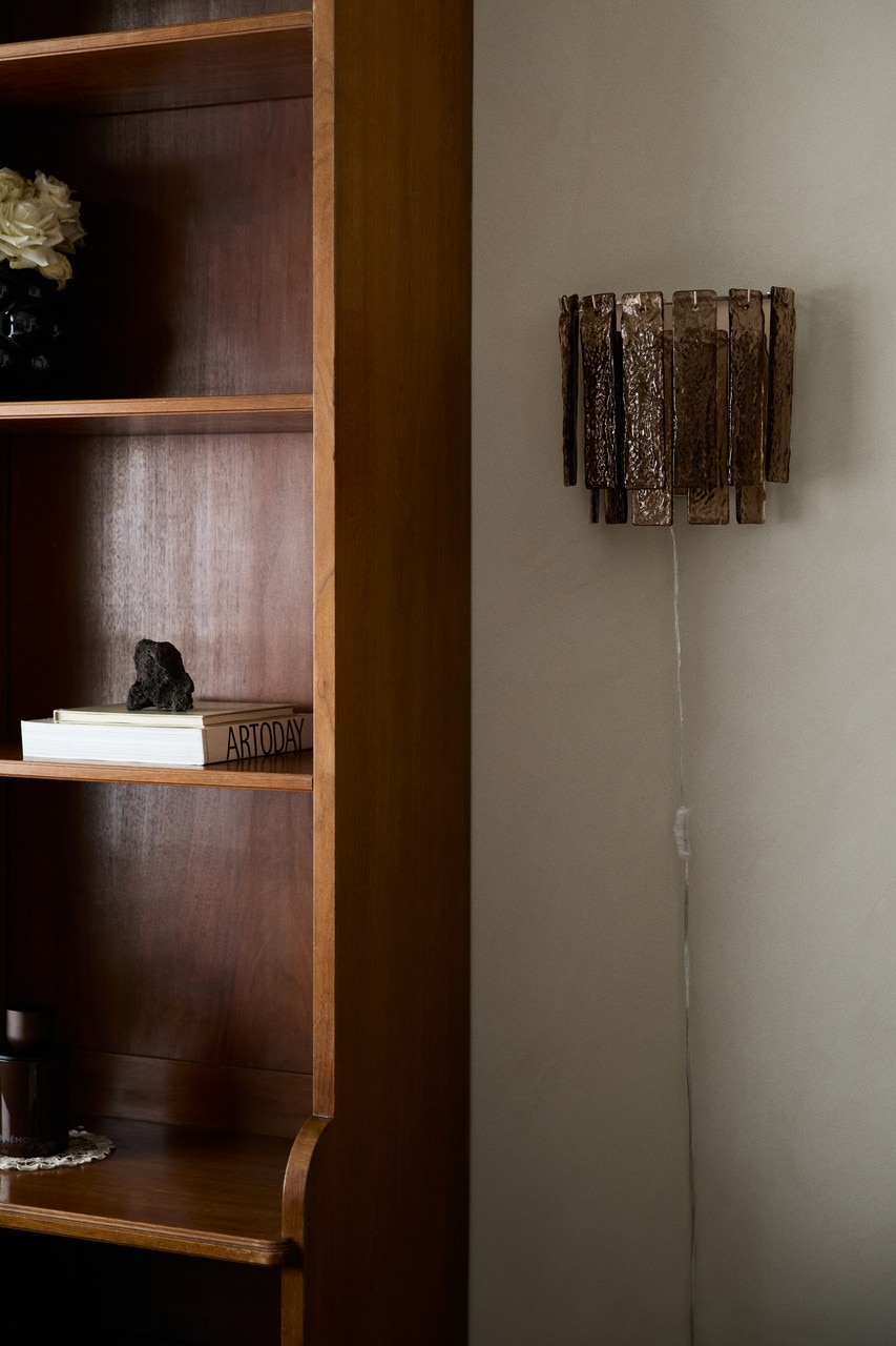 Metal wall lamp with glass prisms
