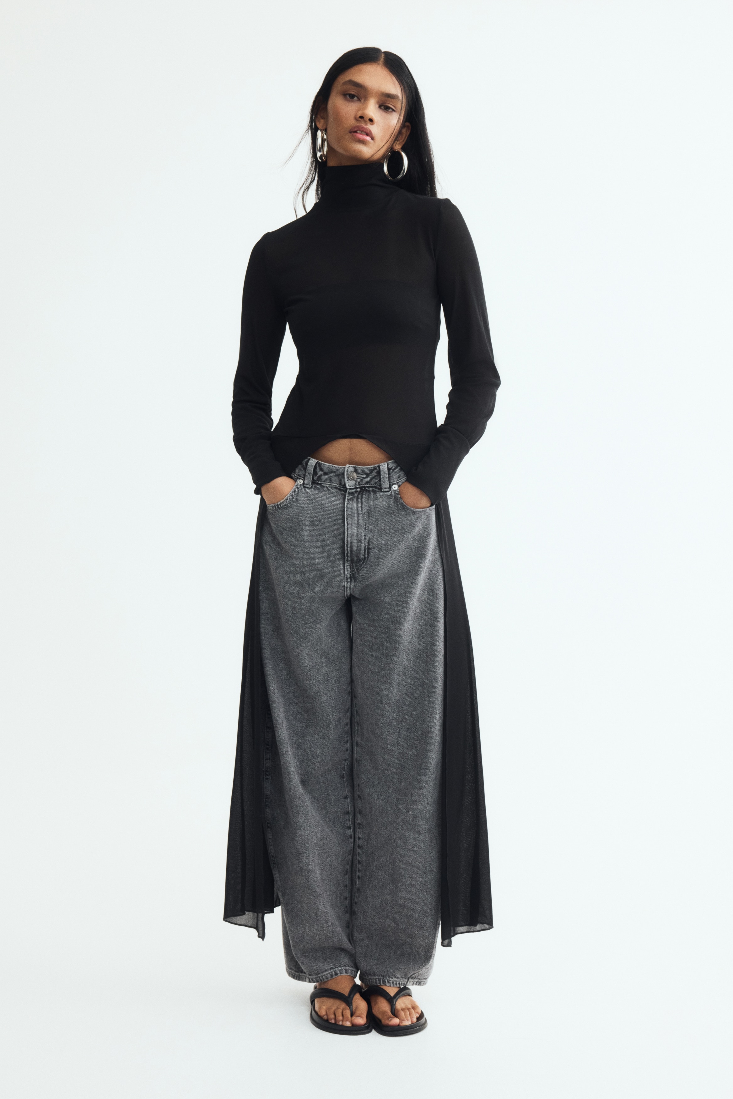High-low turtleneck topModel