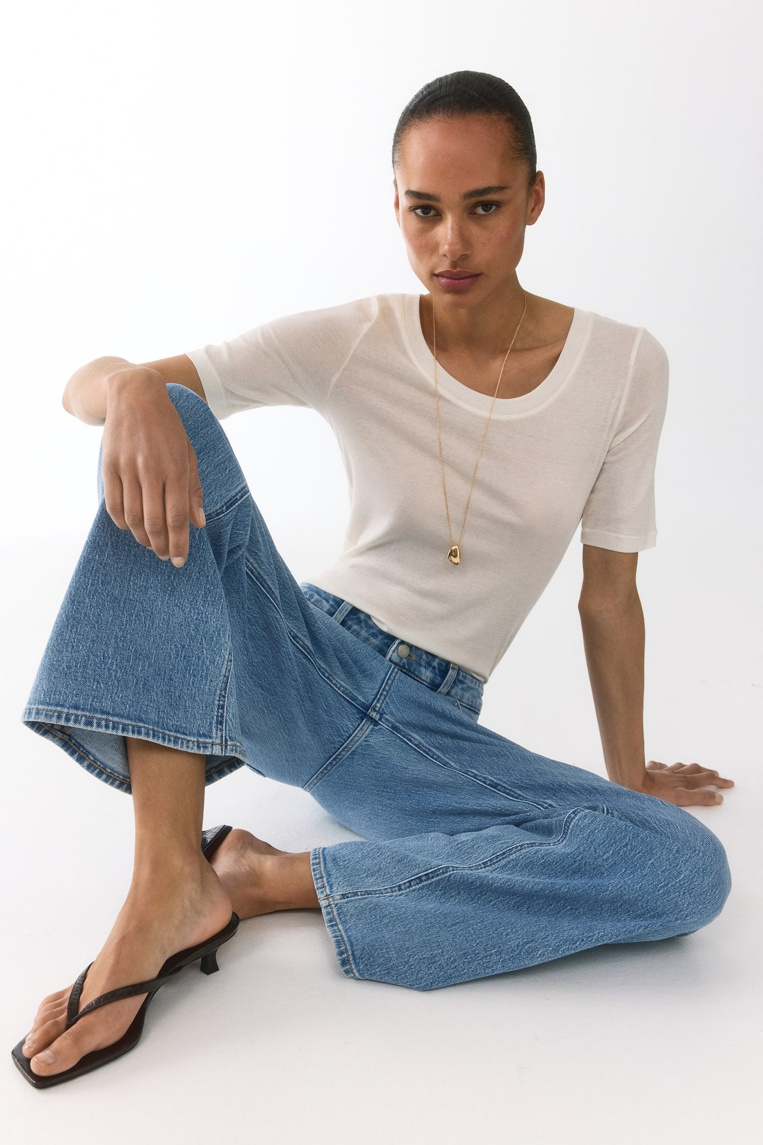 Wide High Waist Jeans - Light denim blue/Light denim blue/Dark denim blue/Denim blue/White/Denim blue/Navy denim blue/Light denim blue/Dark denim blue/Navy denim blue/Light denim blue/Dark denim grey/Denim blue/Navy denim blue/Dark brown/Light denim blue/Dark brown/White/Light denim blue/White/Washed denim blue/Dark denim blue - 1