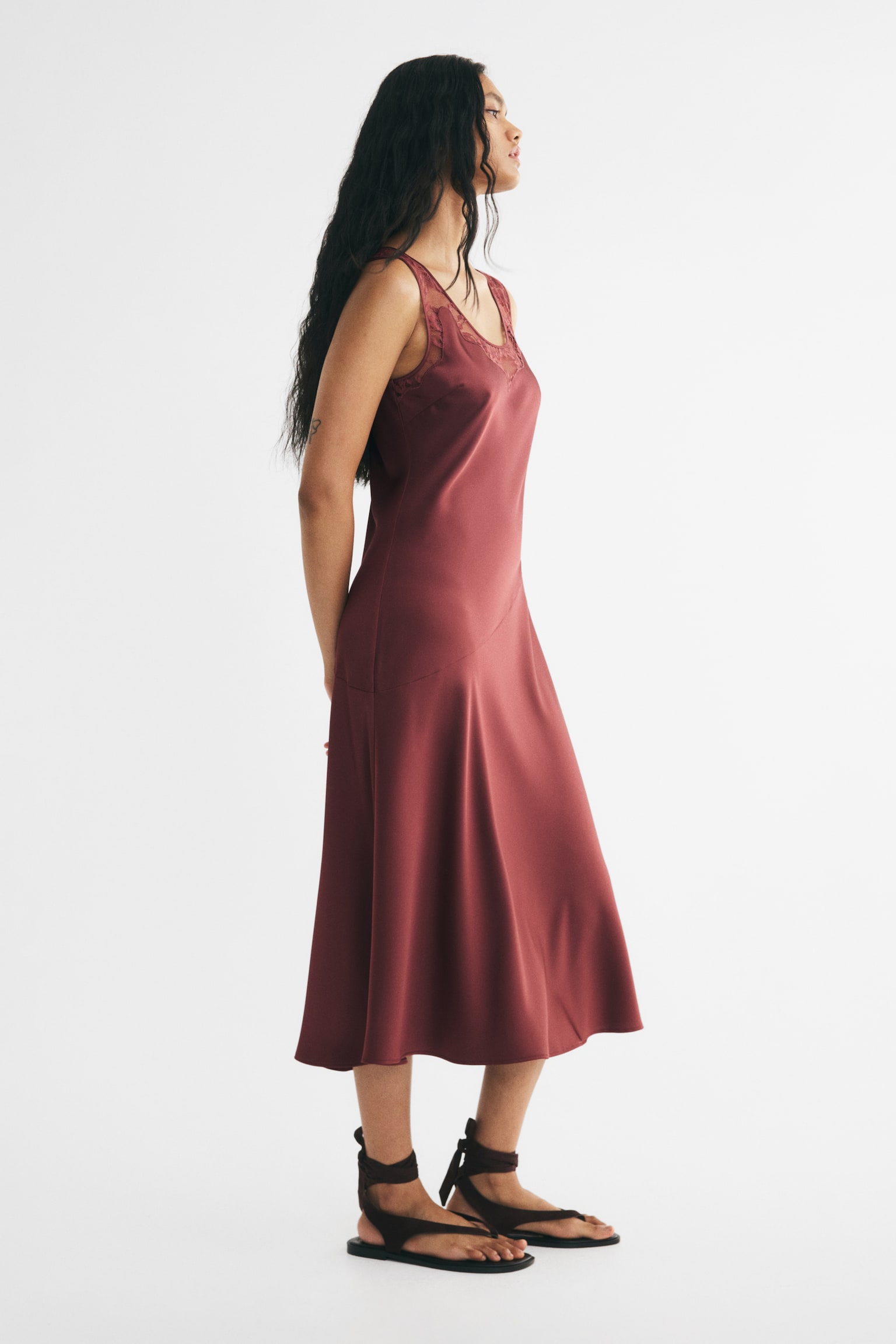 Женское платье H&M Lace-Inset Satin, цвет: Ржавый красный — фото 4