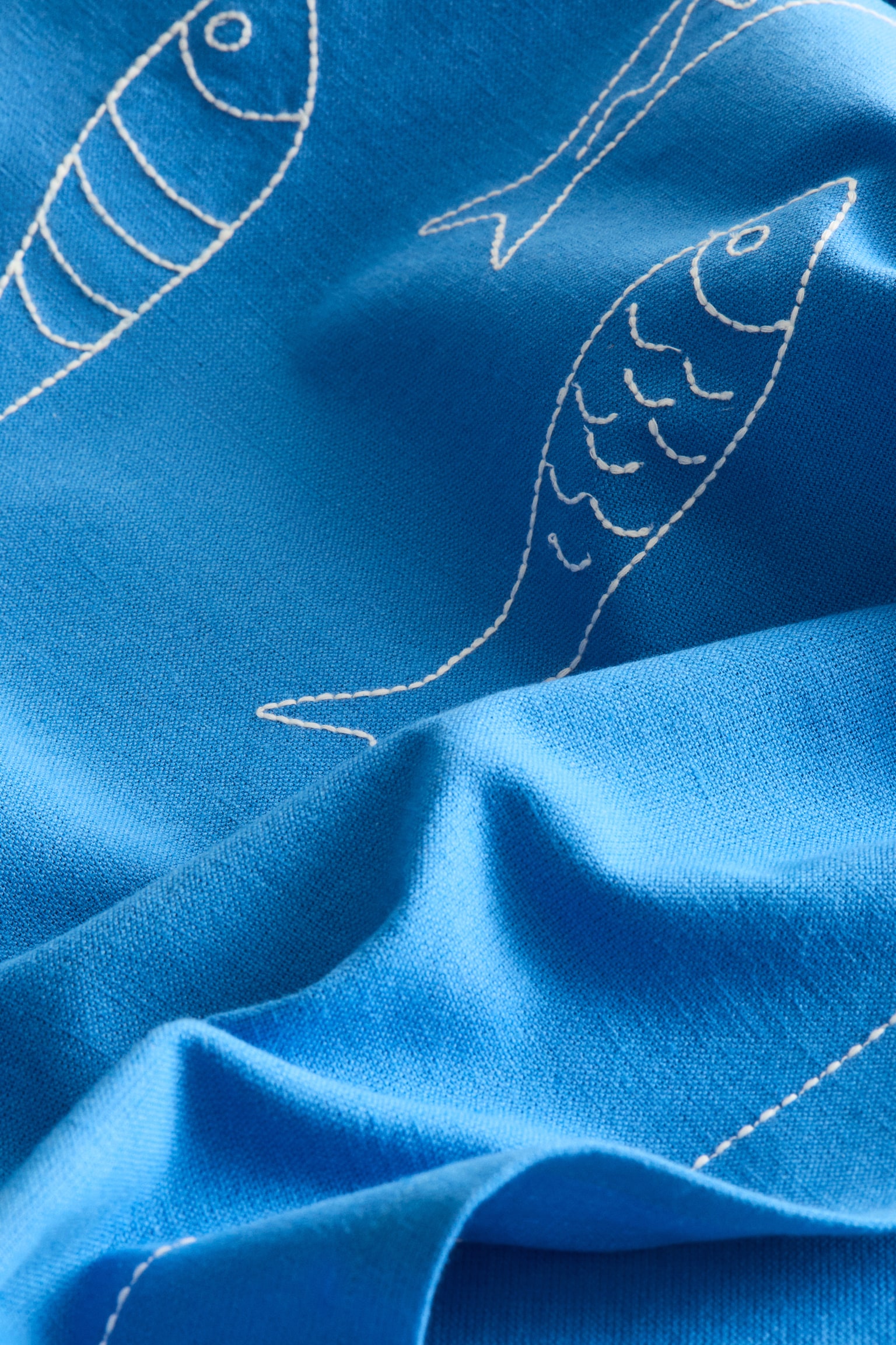 Traversă de masă cu in și motive brodate - Albastru/pești/Alb/crabi - 3