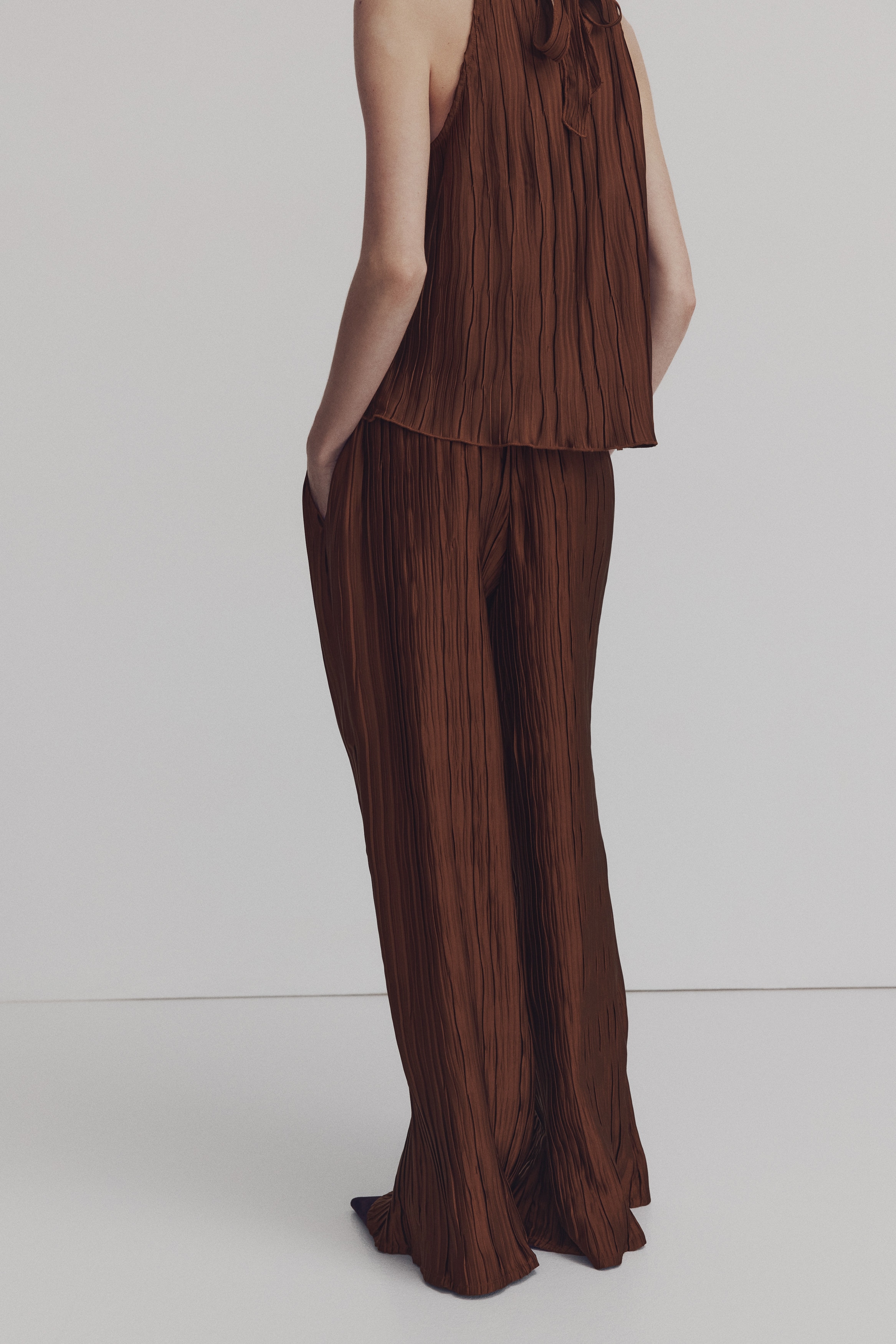 Crinkled pull-on trousers