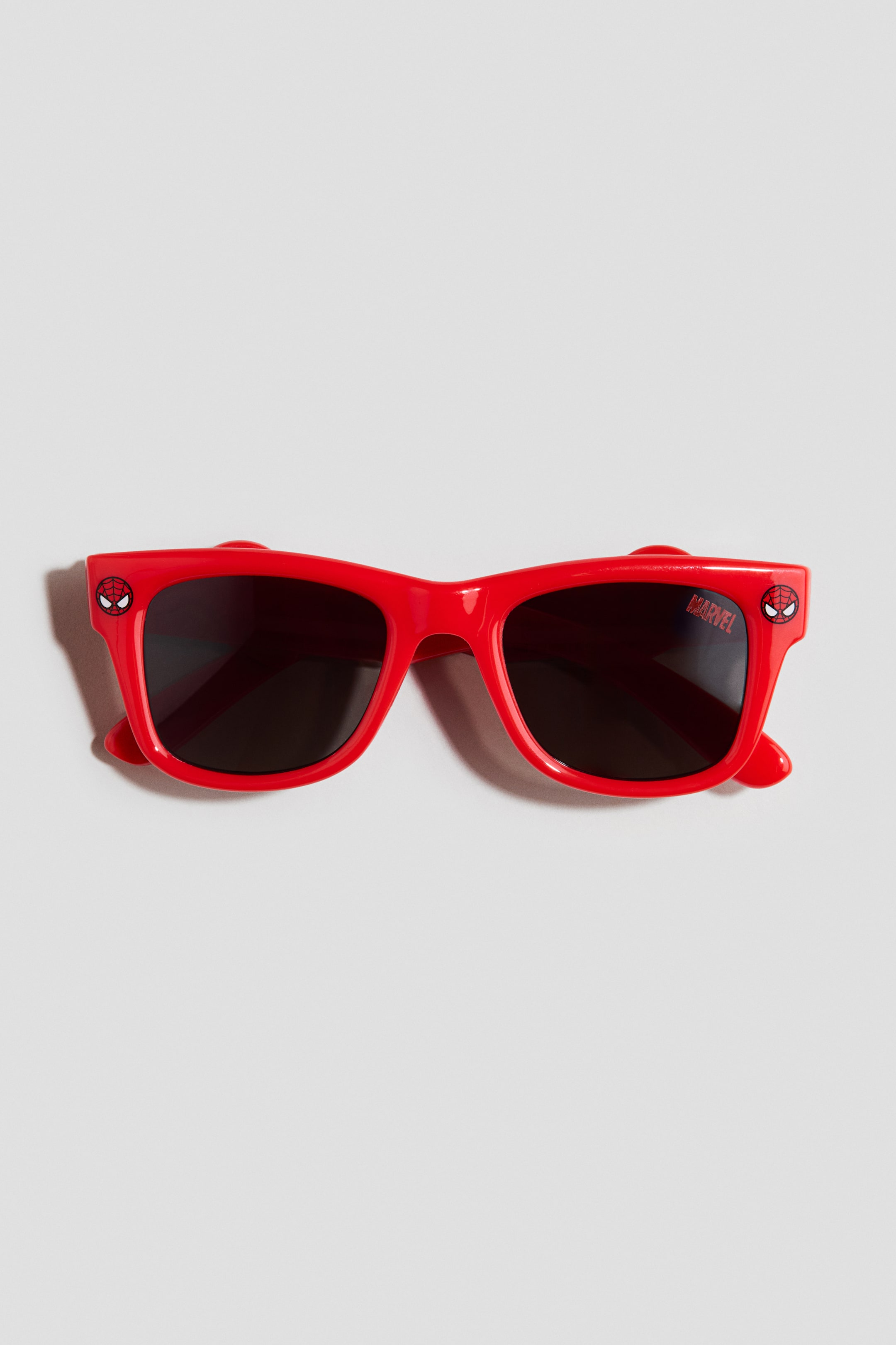 Переглянути збільшене зображення: Printed sunglasses - Red/Spidey - Kids | H&M UA 1