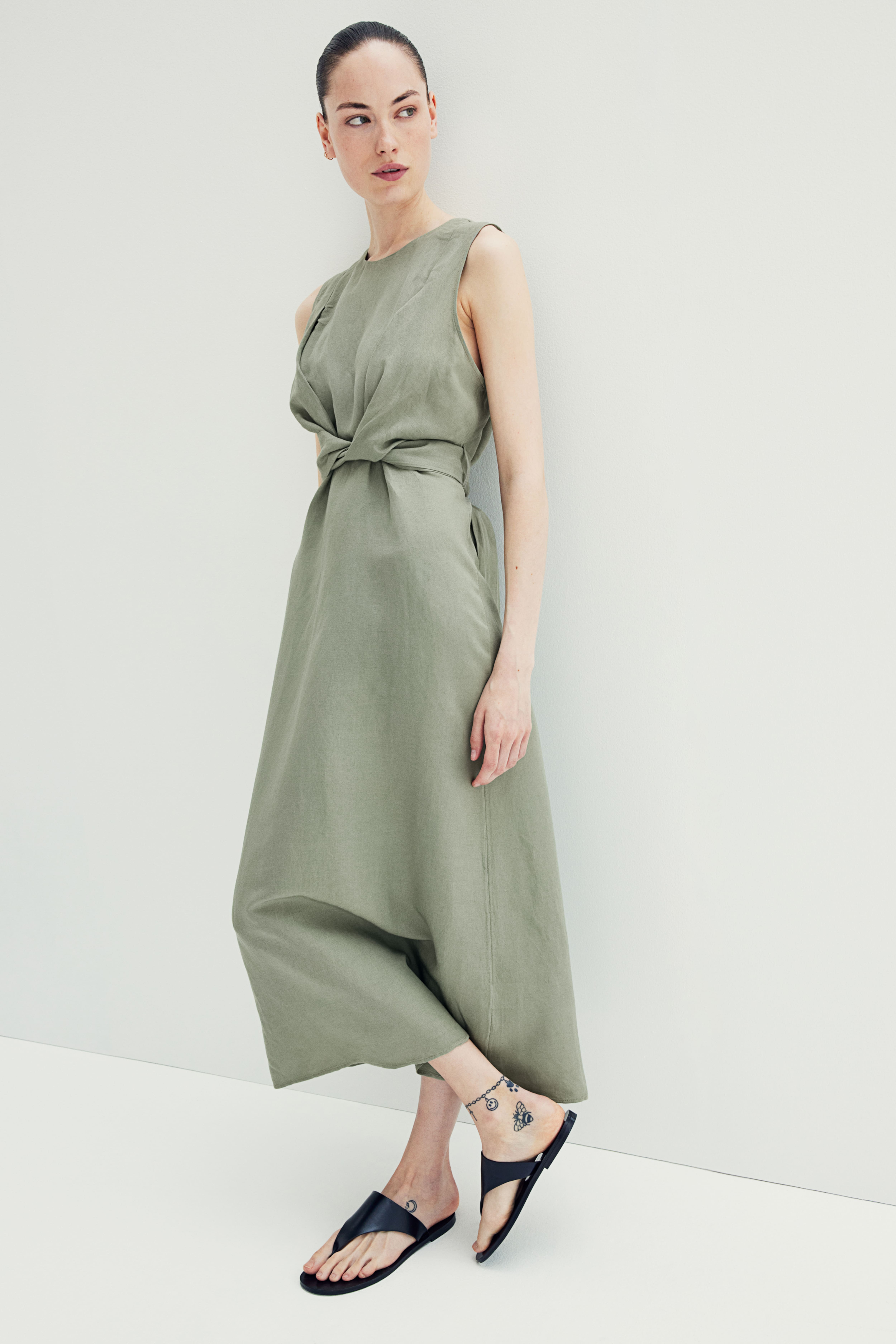 MAMA Robe d'allaitement en lin mélangé - Encolure ronde - Sans manches -  Vert kaki - FEMME | H&M FR