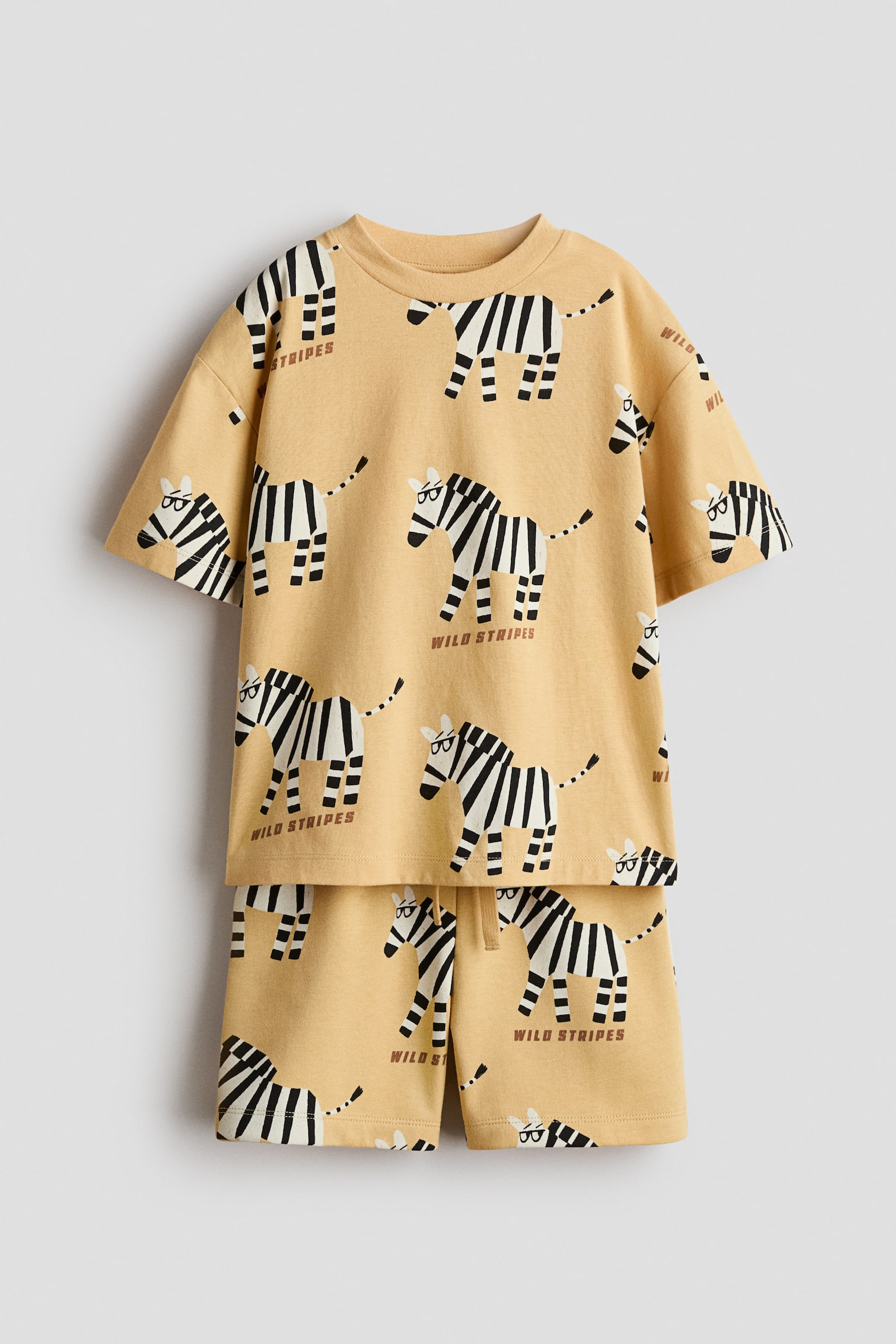 2-piece T-shirt and sweatshorts set - 1