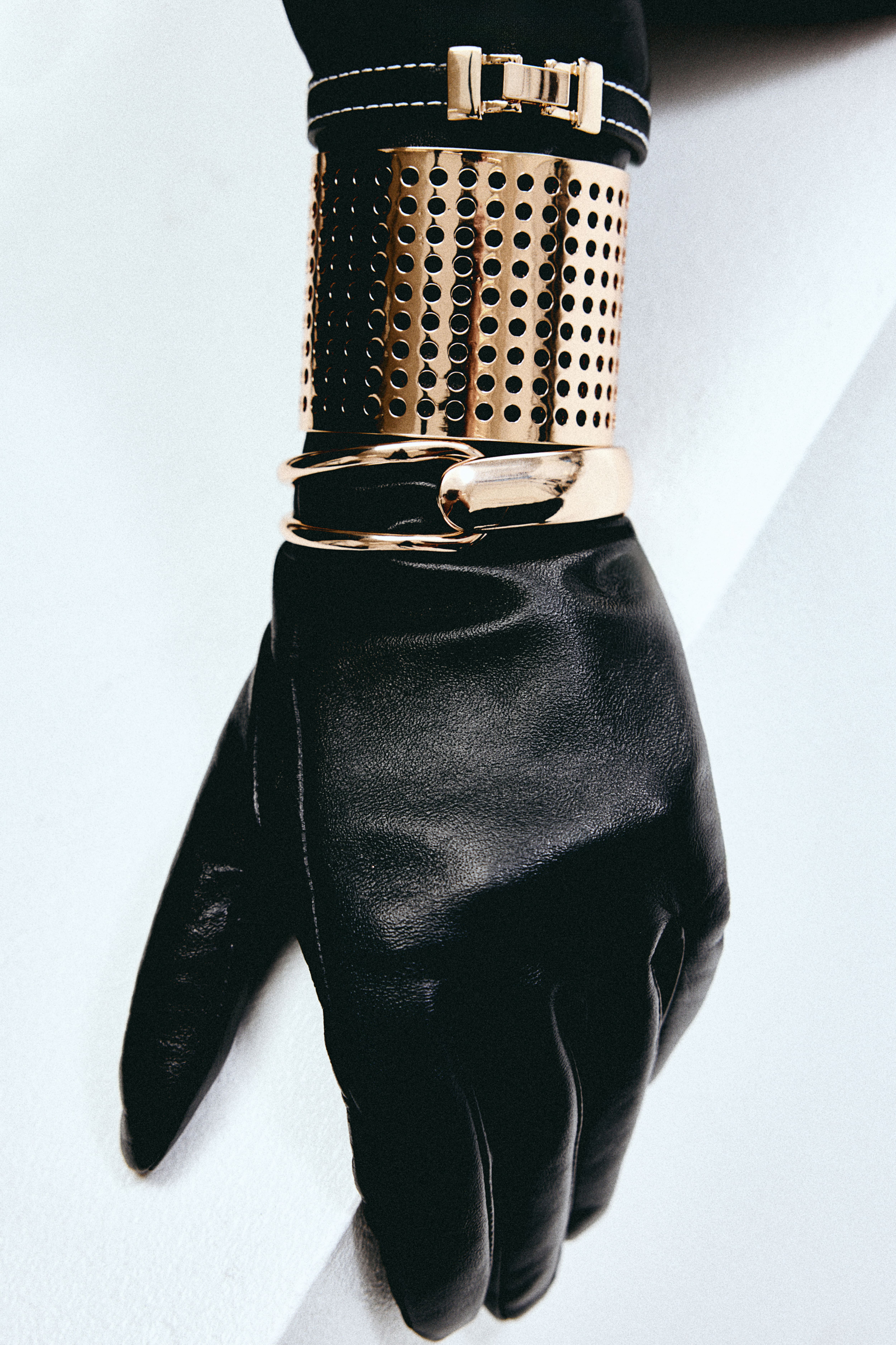 Cuff Bracelet - Gold-colored - Ladies | H&M CA