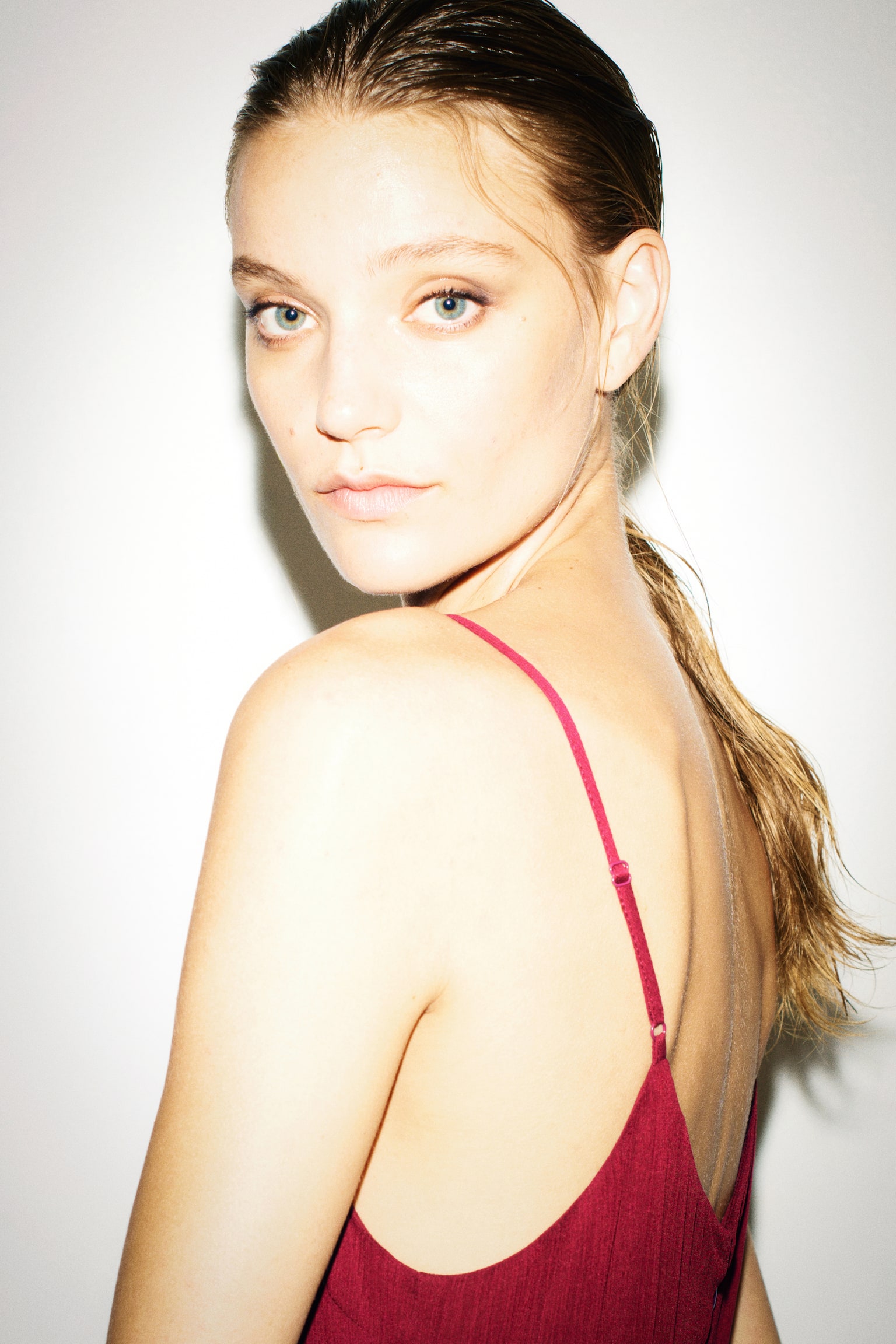 Женское платье H&M Cape-Detail Chiffon, цвет: Тёмный красный — фото 4