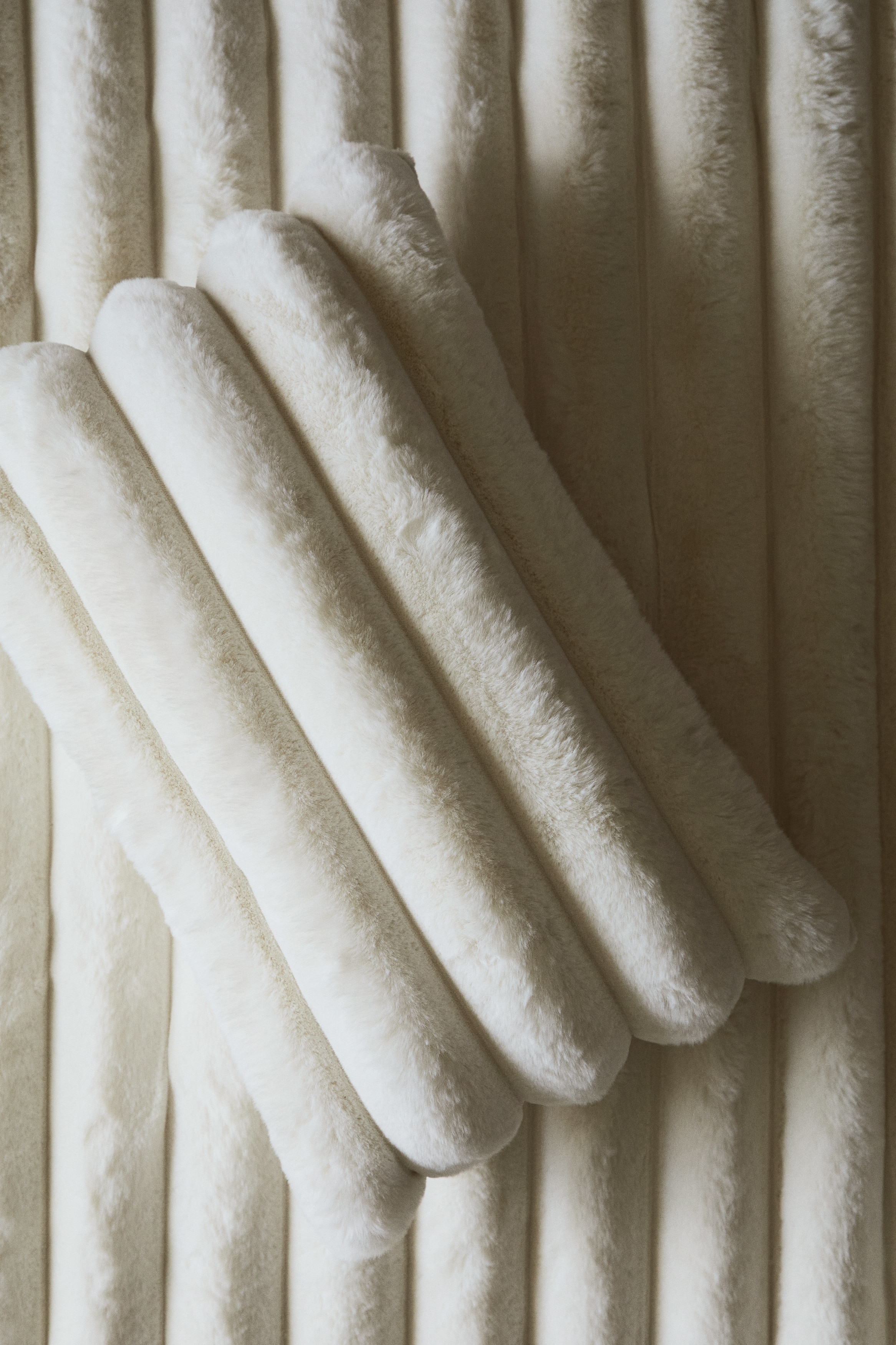 H & M - フラッフィクッションカバー - ホワイト