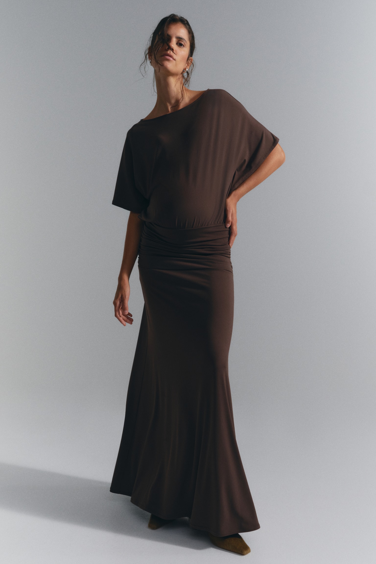 Женское платье H&M Mama Draped Maxi, цвет: Тёмный коричневый — фото 3
