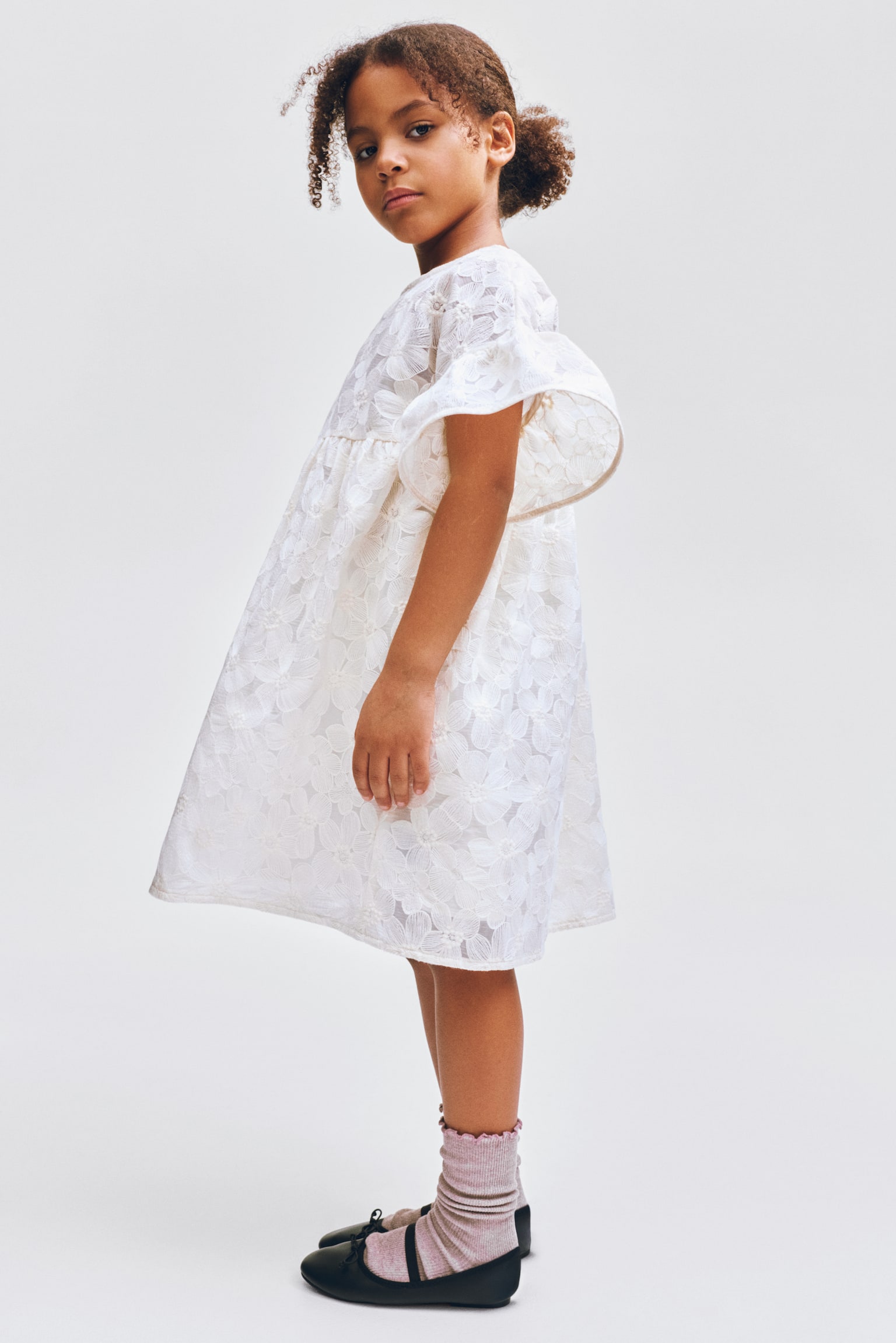Embroidered flutter-sleeved dress - Кремовий - 2