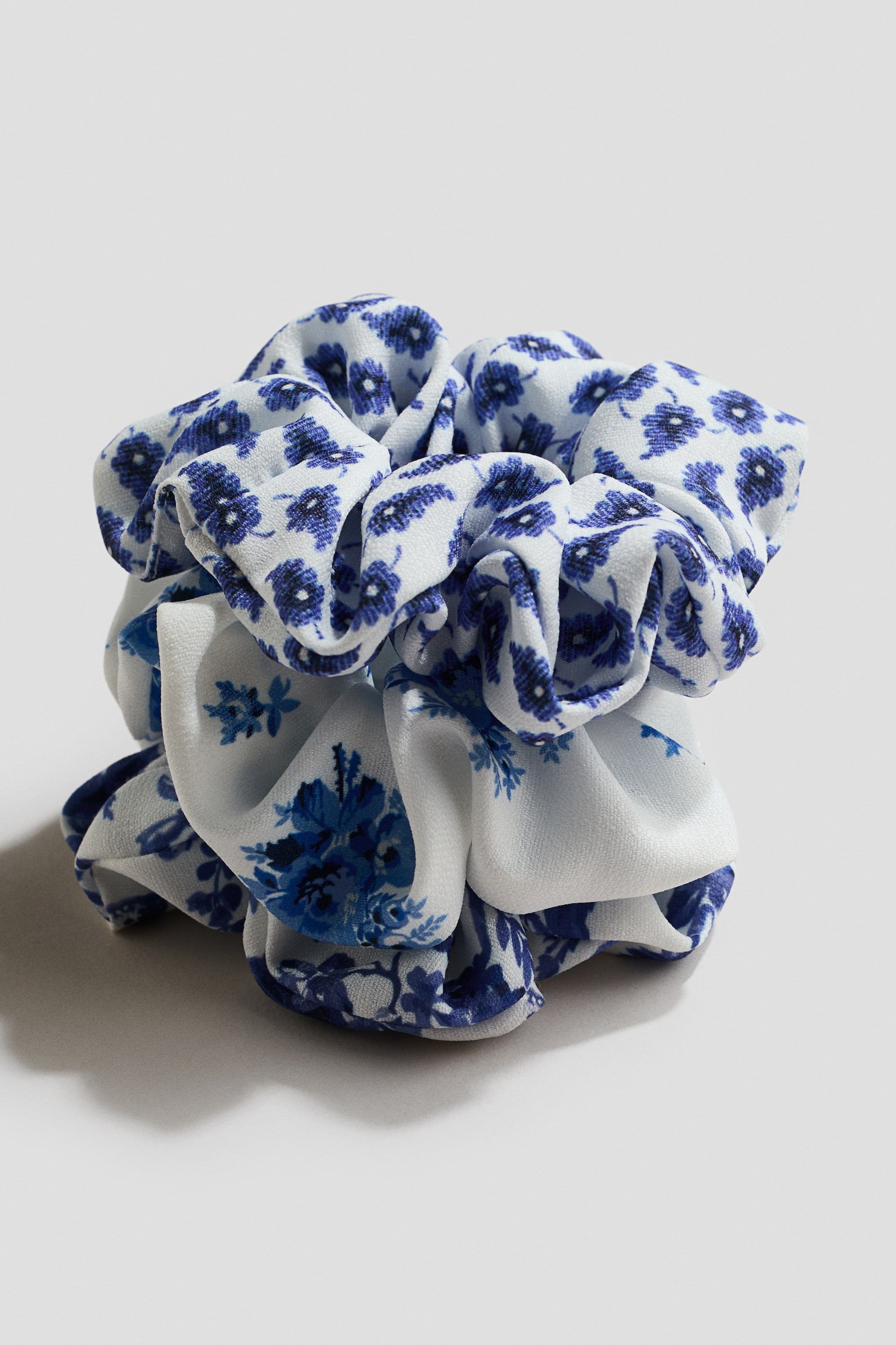 Blue/Floral 3-pack patterned scrunchies for kids | H&M GB