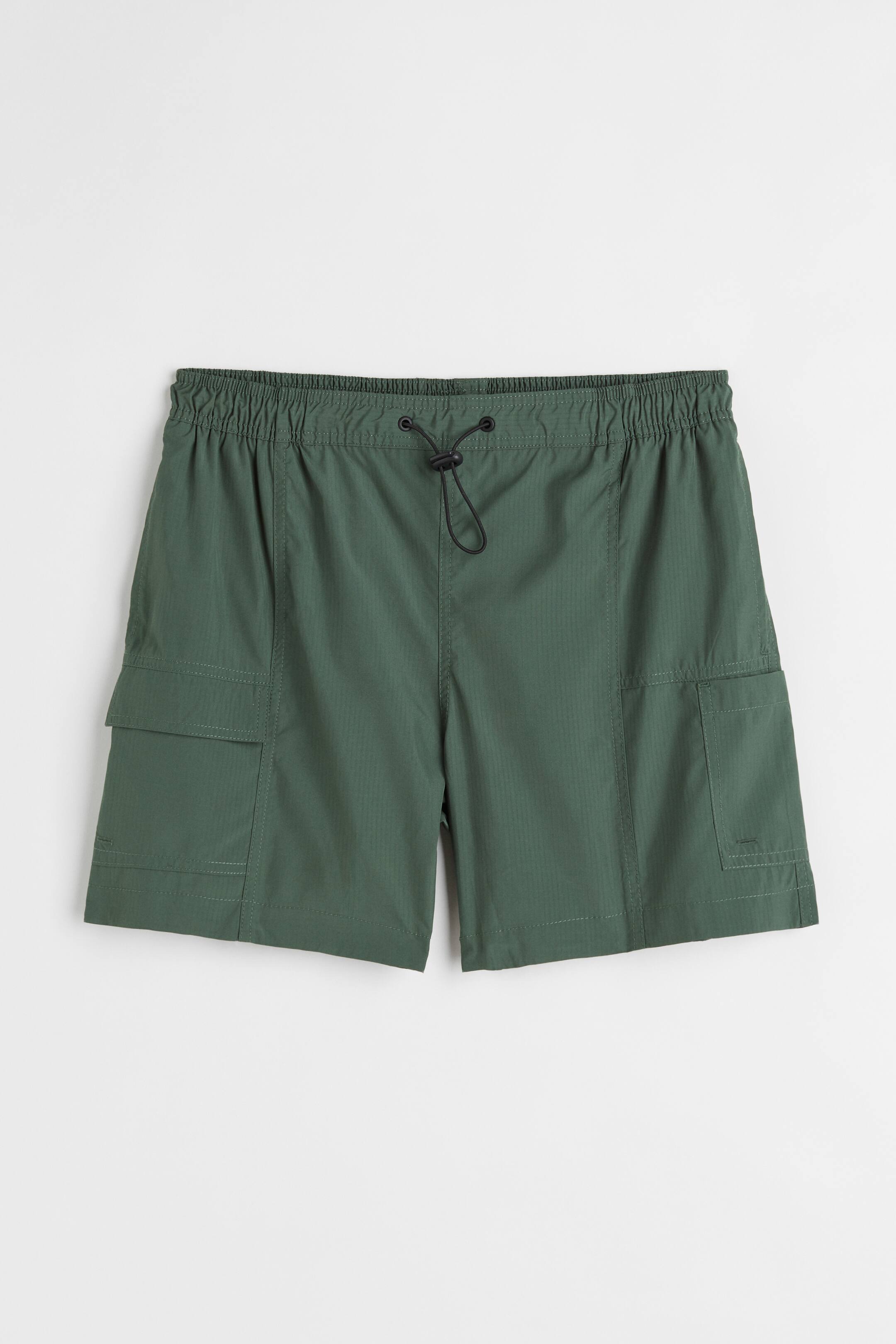 Visa större bild: Badshorts med benfickor - Mörkgrön - HERR | H&M SE 1