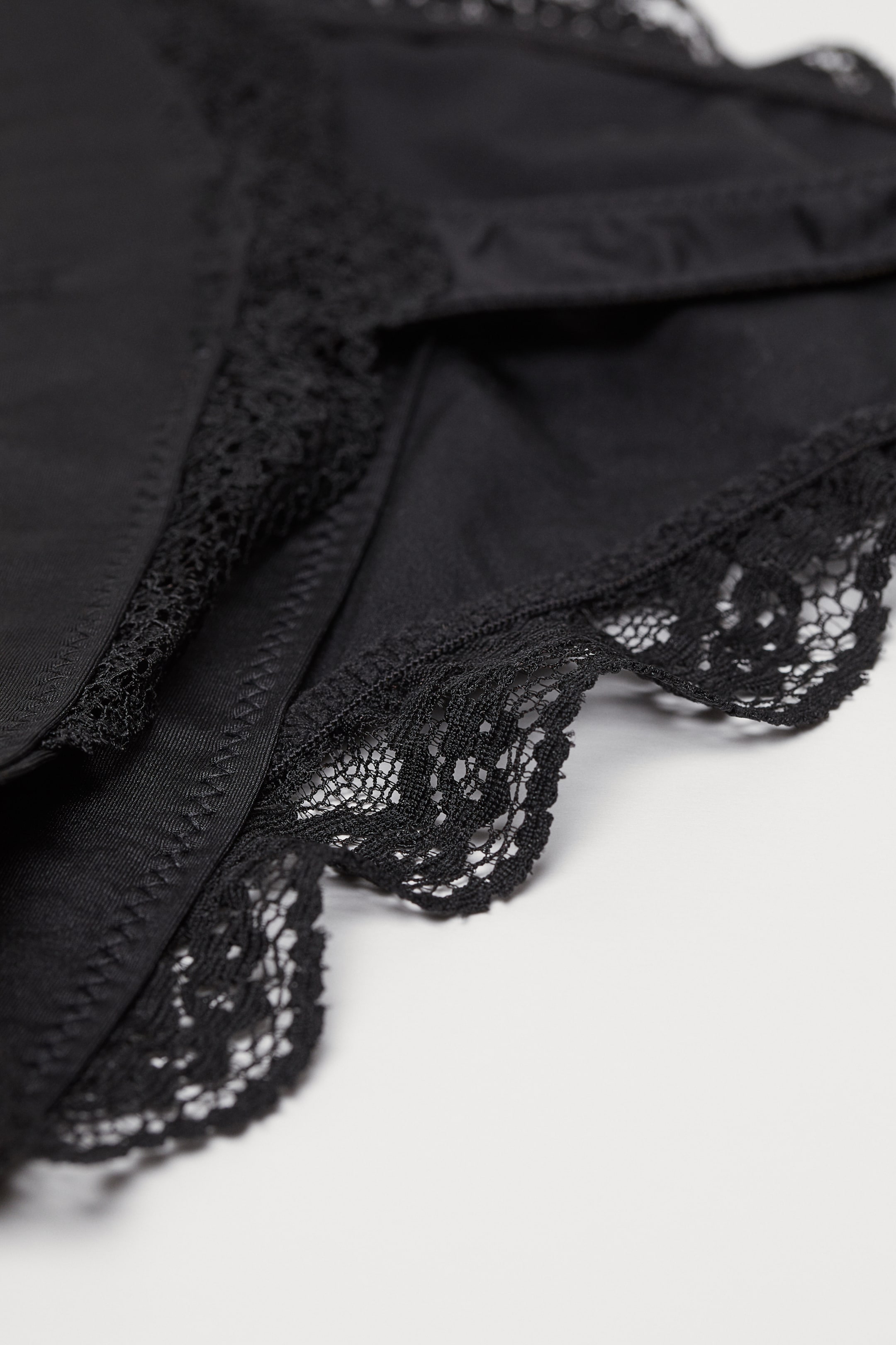 Größeres Bild ansehen: Slip aus Microfaser und Spitze - Schwarz - Ladies | H&M DE 2