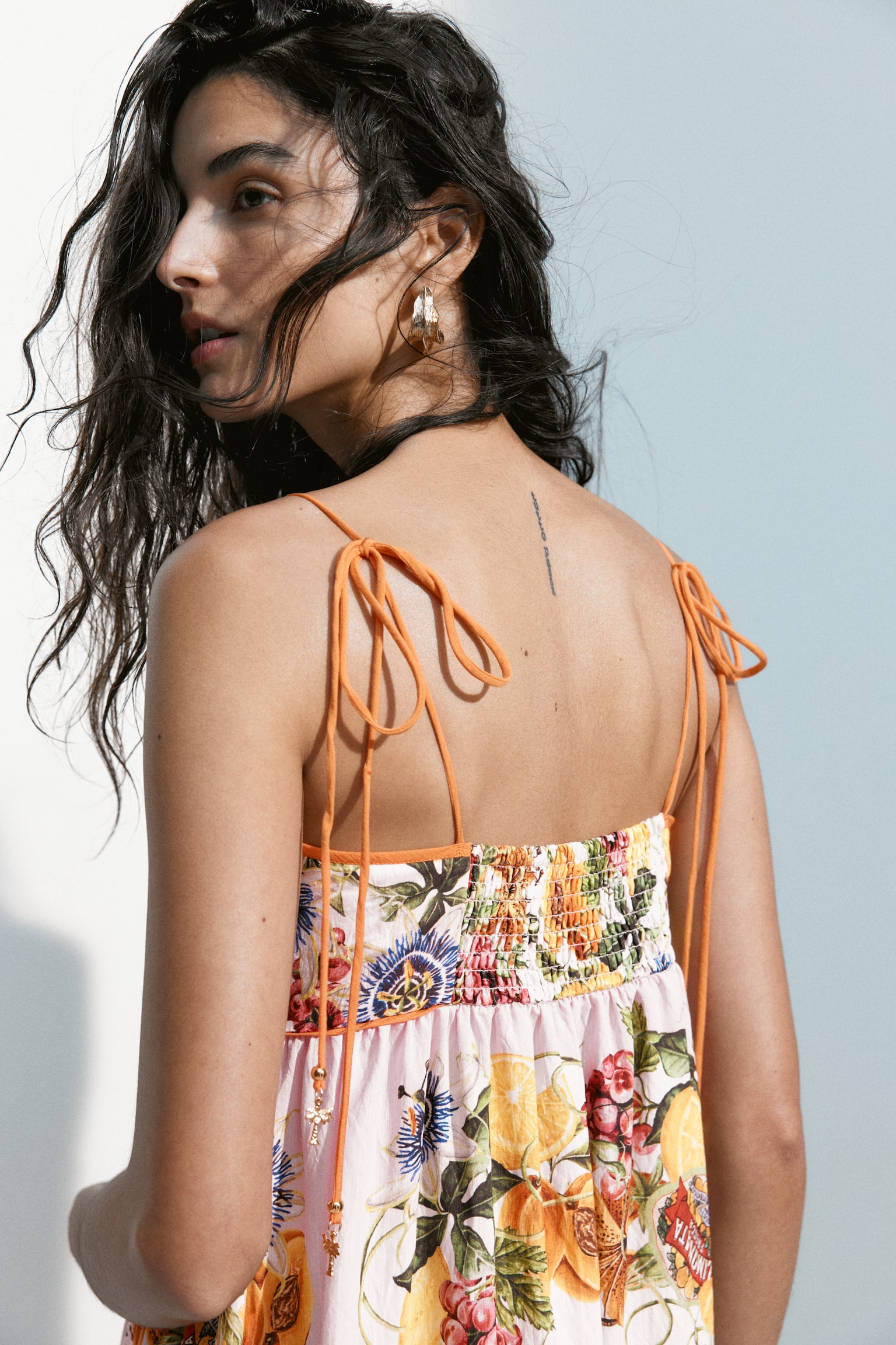 Vestido con tirantes de lazo - 5