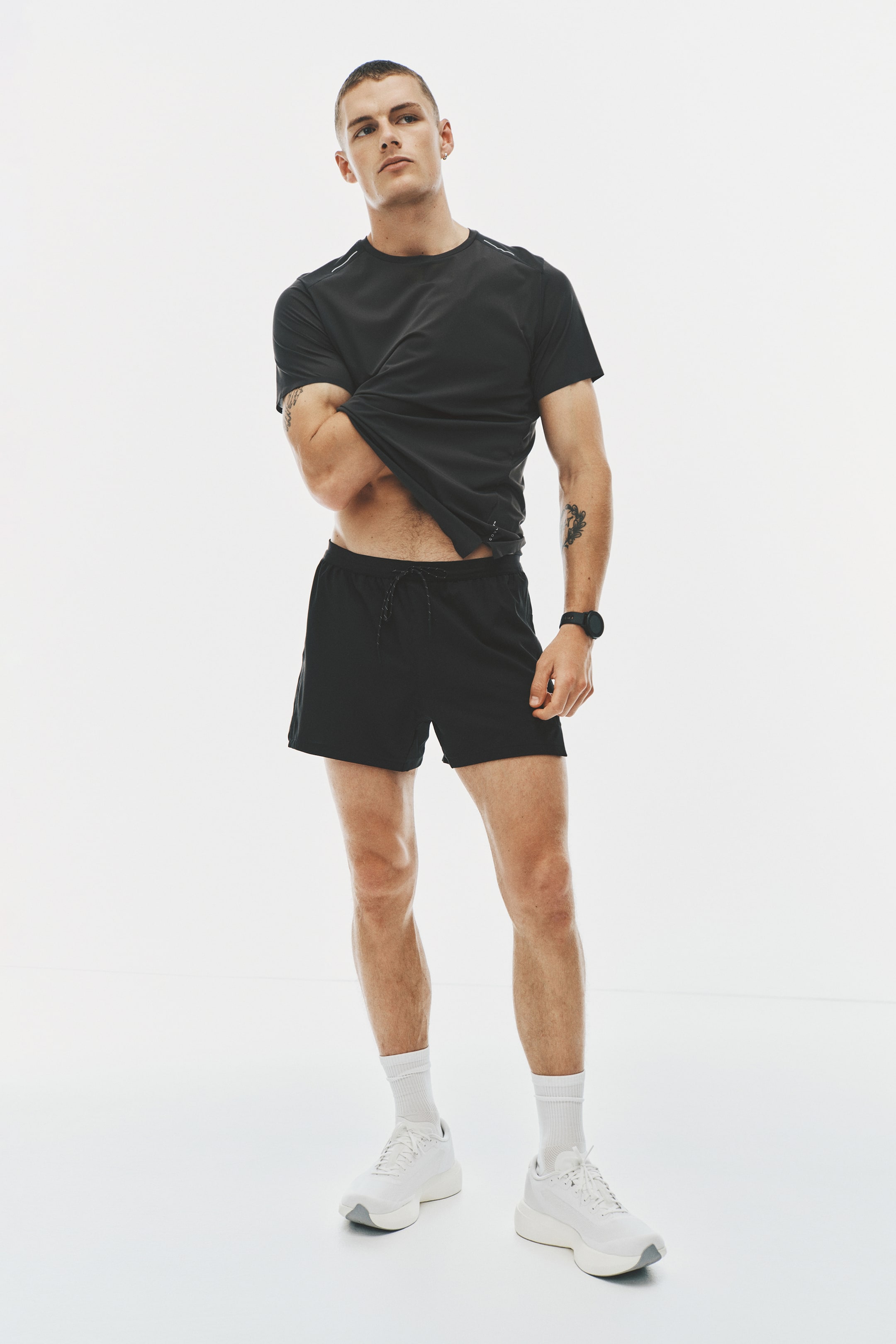 Xem ảnh lớn hơn: Áo thun nhẹ chạy bộ Cooling  - Màu xám đậm - Men | H&M VN 1