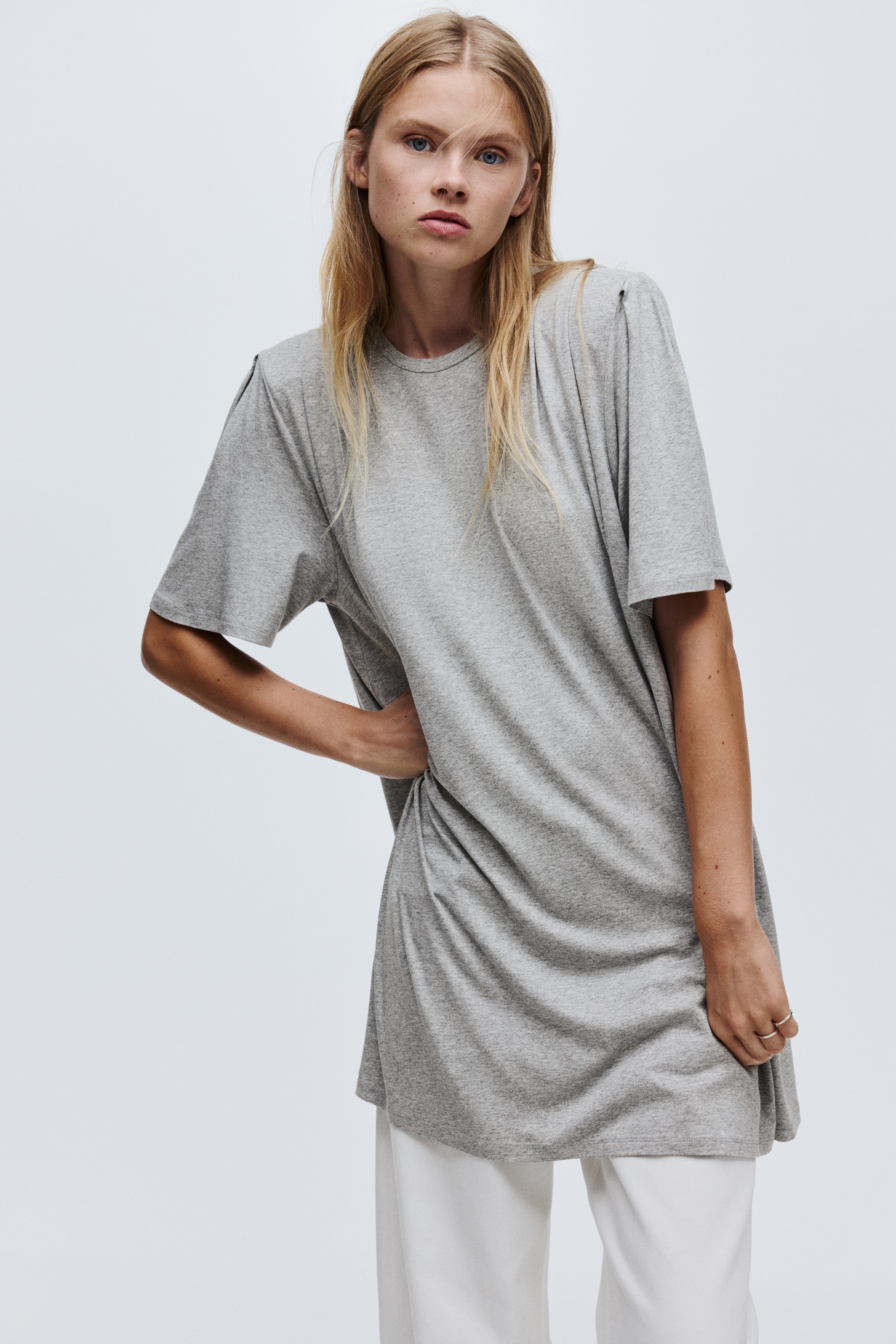Long shoulder-pad T-shirt