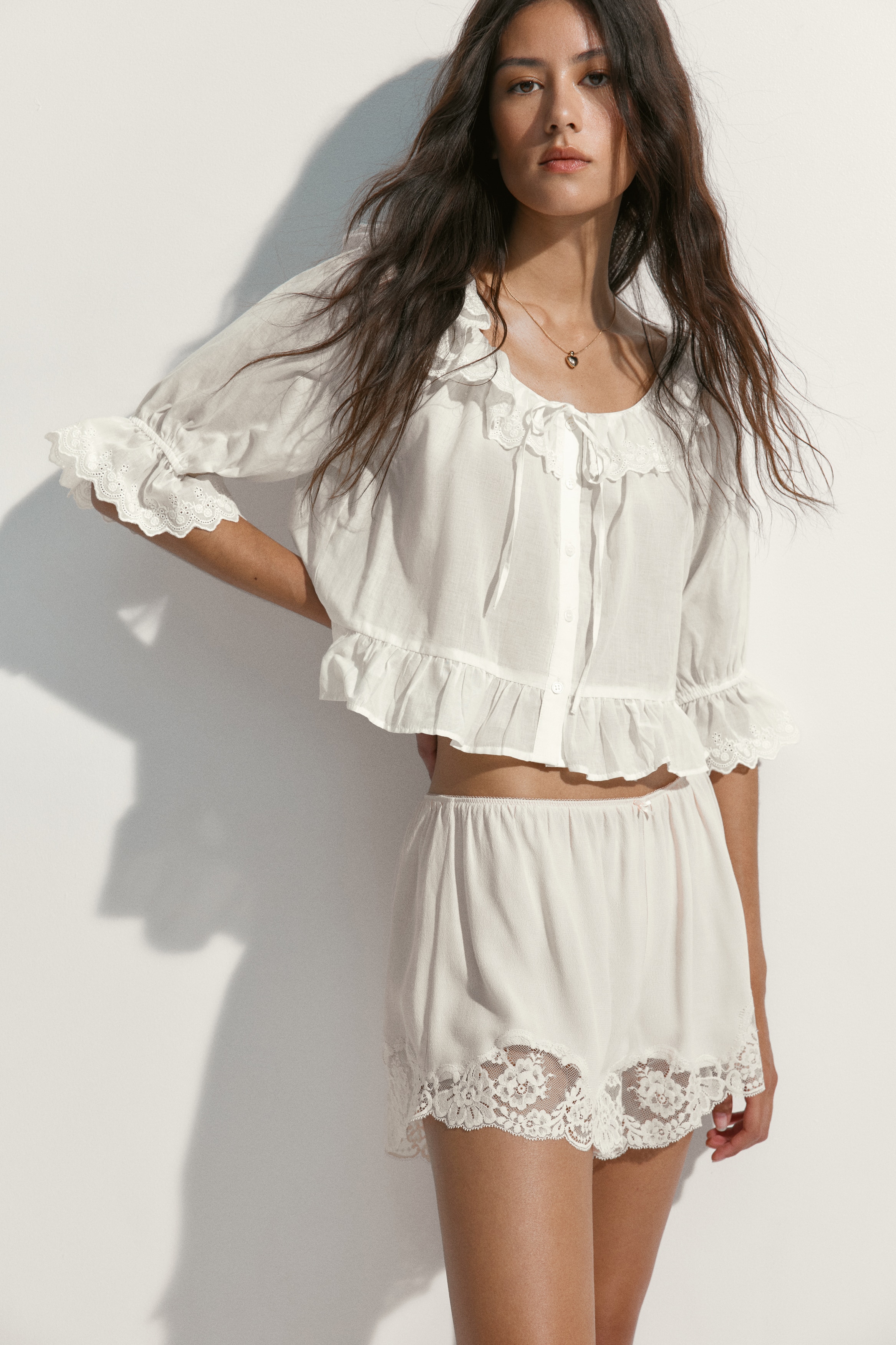 Broderie anglaise -puuvillapusero
