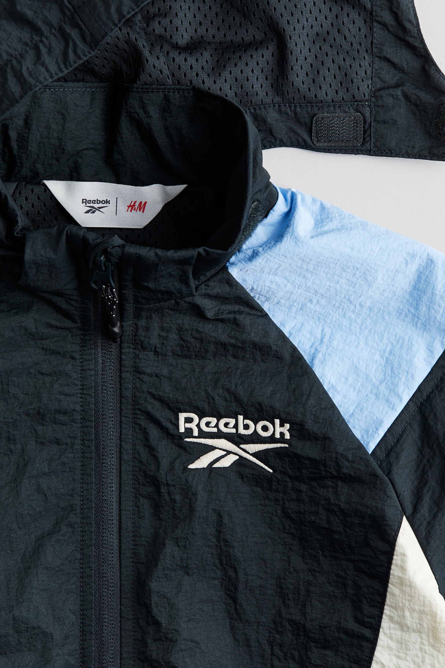 Motif-detail windbreaker - Black/Reebok - 3