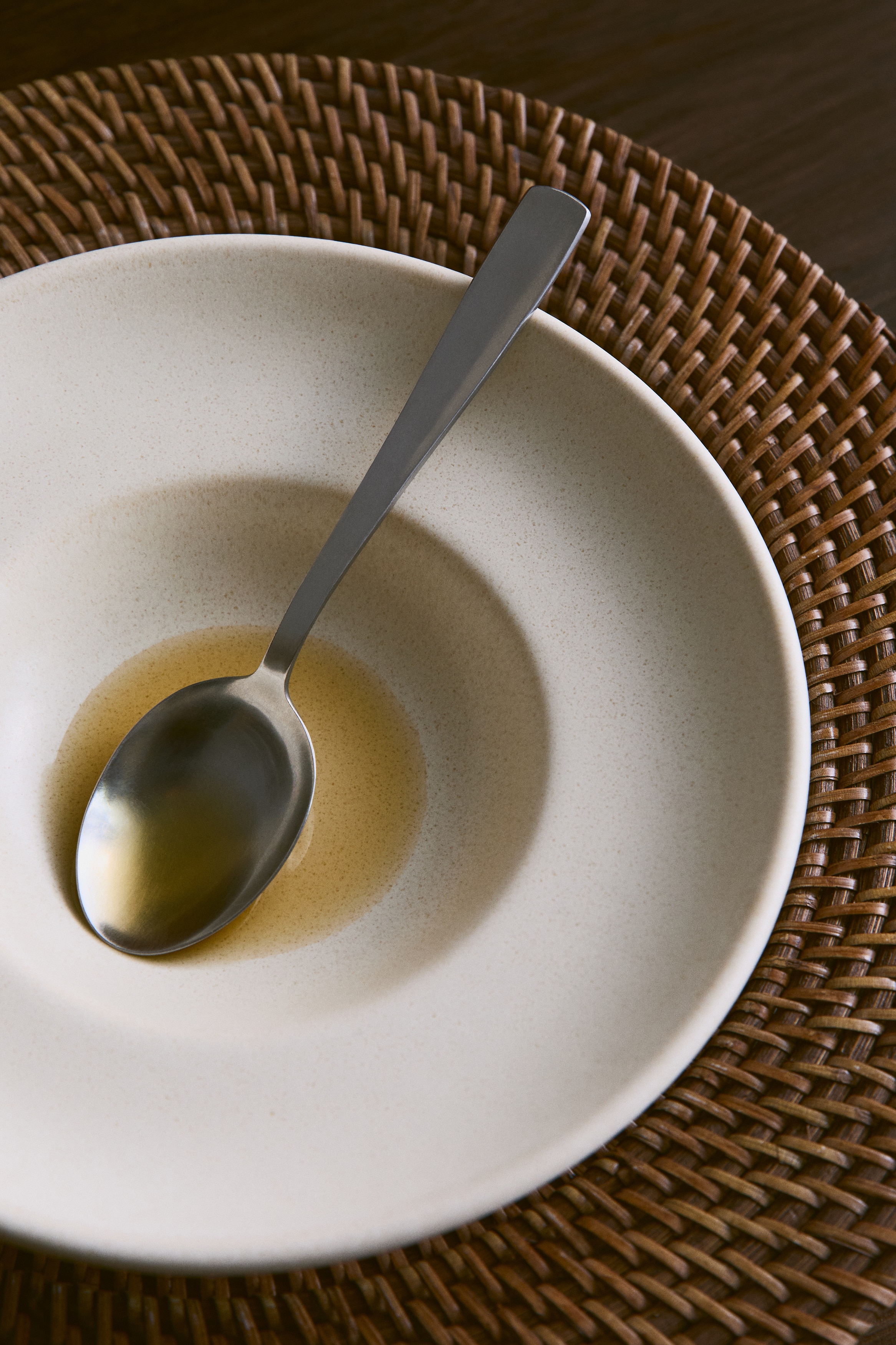 Pack de 2 pratos marcadores em rotim - Bege