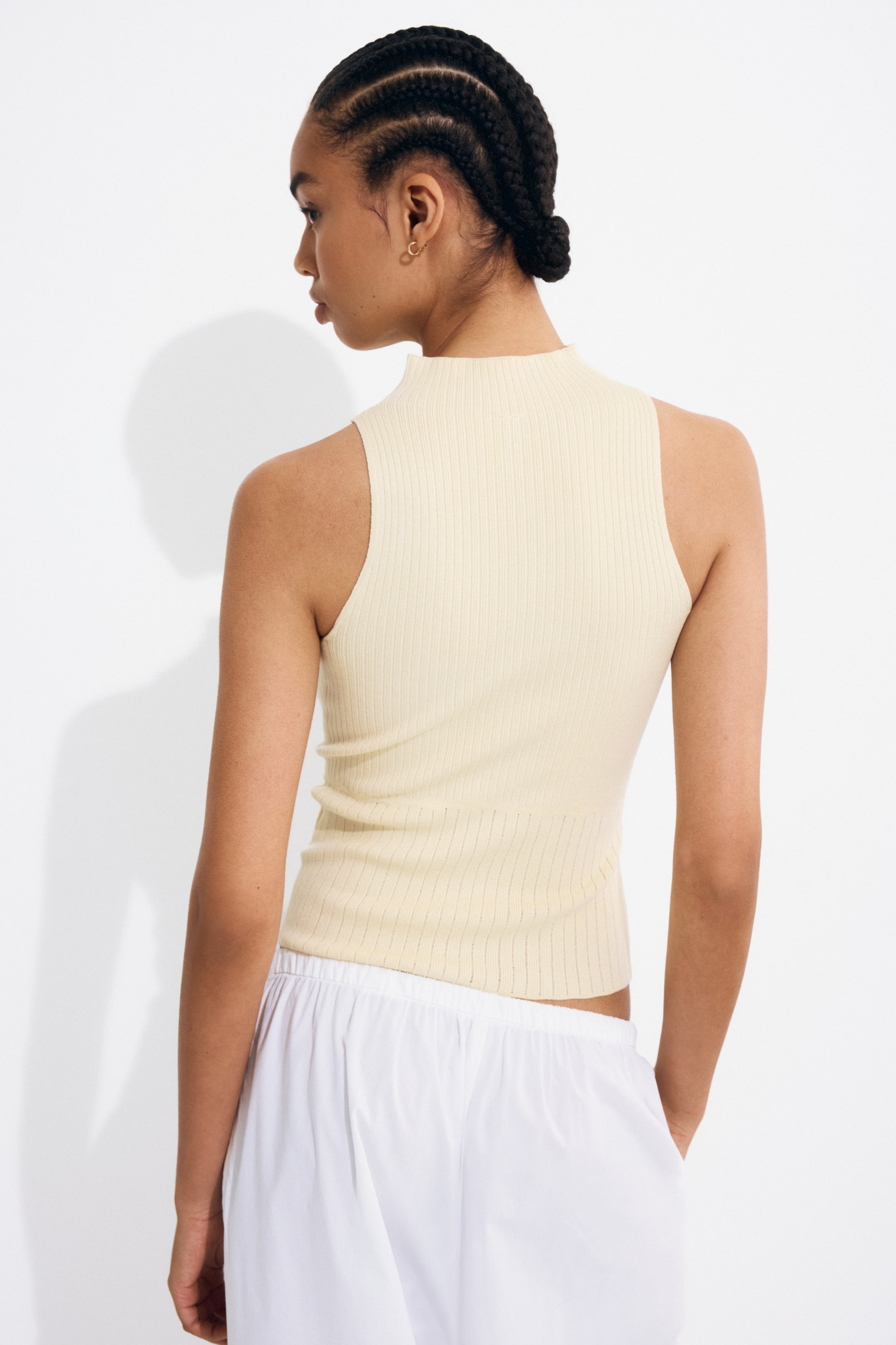 Haut en tricot côtelé à col cheminée