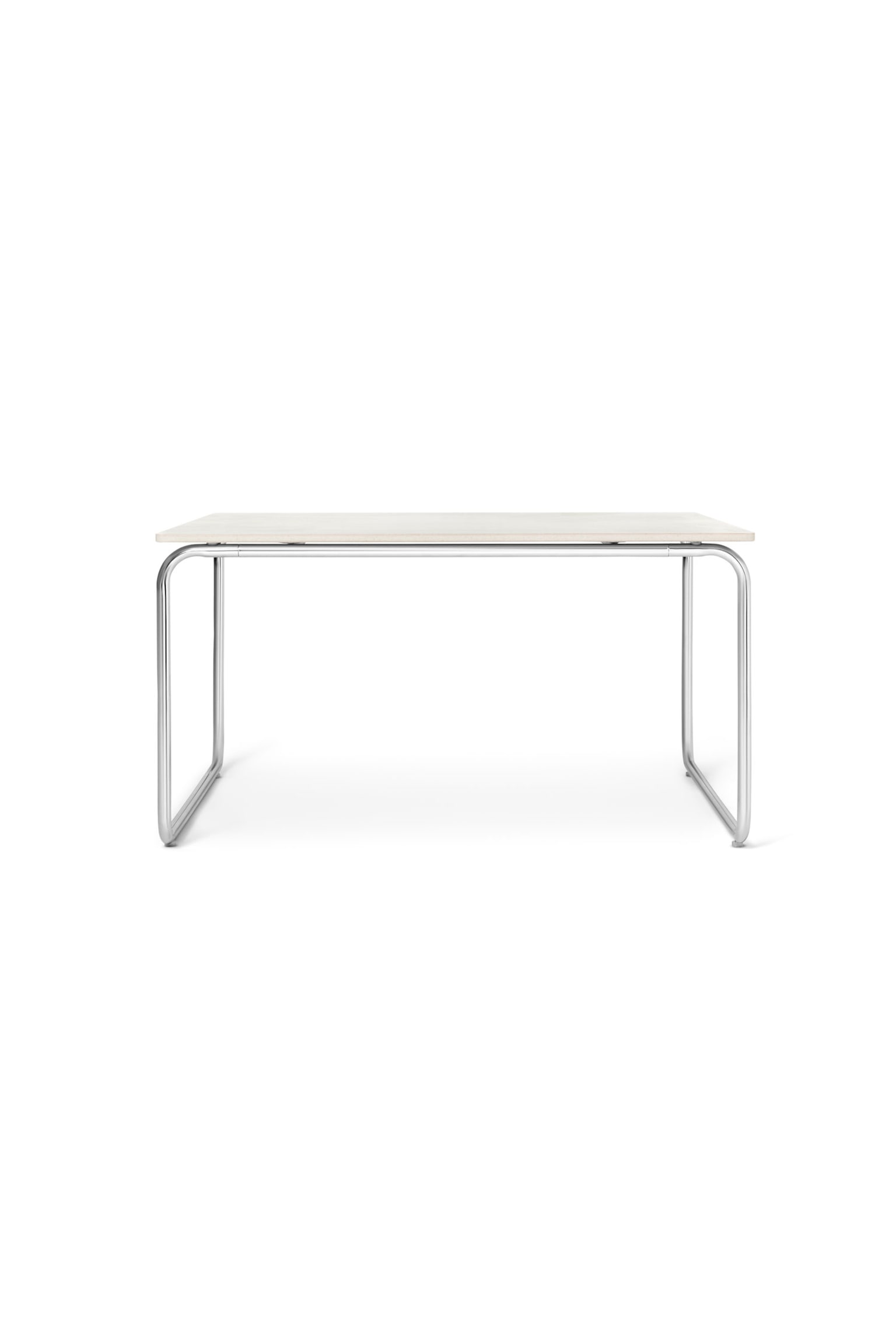 Een rechthoekig bureau wordt recht van voren getoond, met een lichtgekleurde houten tafelblad. Het tafelblad rust op een gepolijst, buisvormig stalen frame met doorlopende, gebogen poten die naar beneden buigen en aan beide zijden U-vormige steunen vormen. - 1