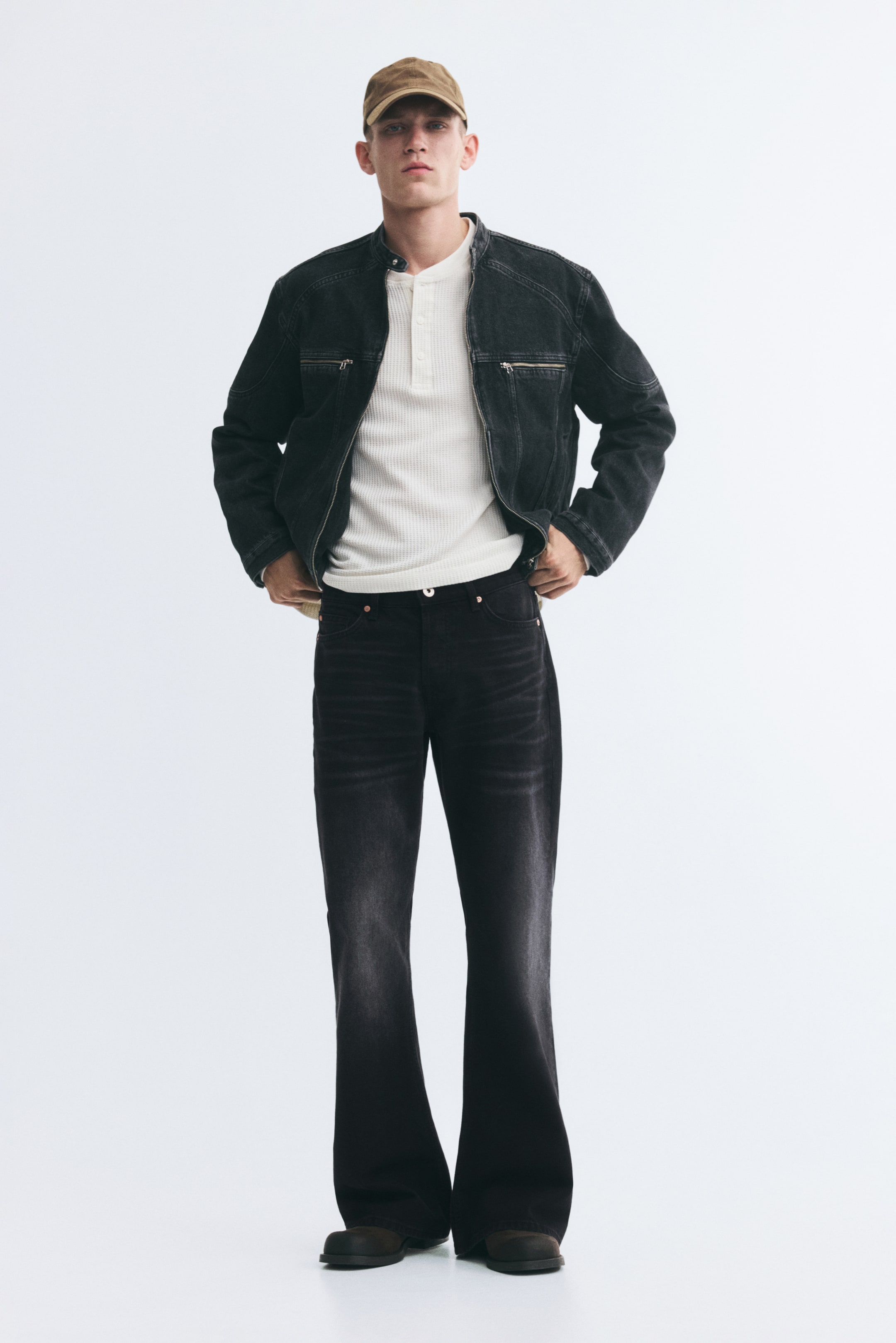 Größeres Bild anzeigen: Regular Flared Jeans - Denimschwarz - Men | H&M AT 1