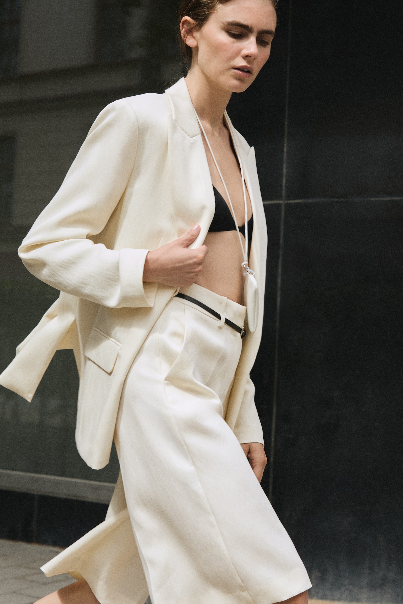 Belted Bermuda shorts - Cream - 1