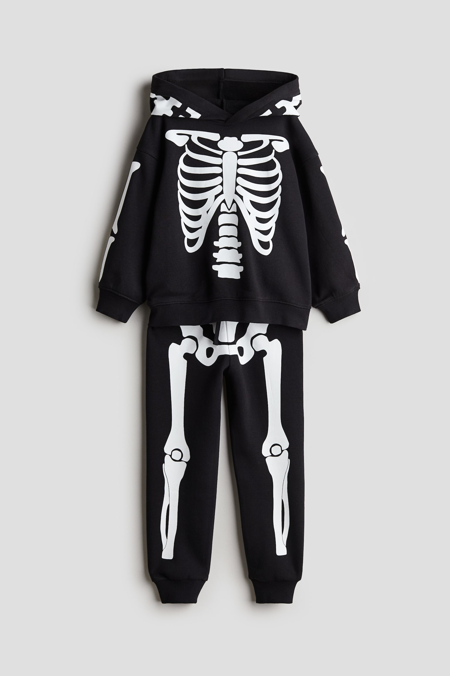 Детские комплекты H&M 2-piece Printed Sweatsuit, цвет: Чёрный — фото 1