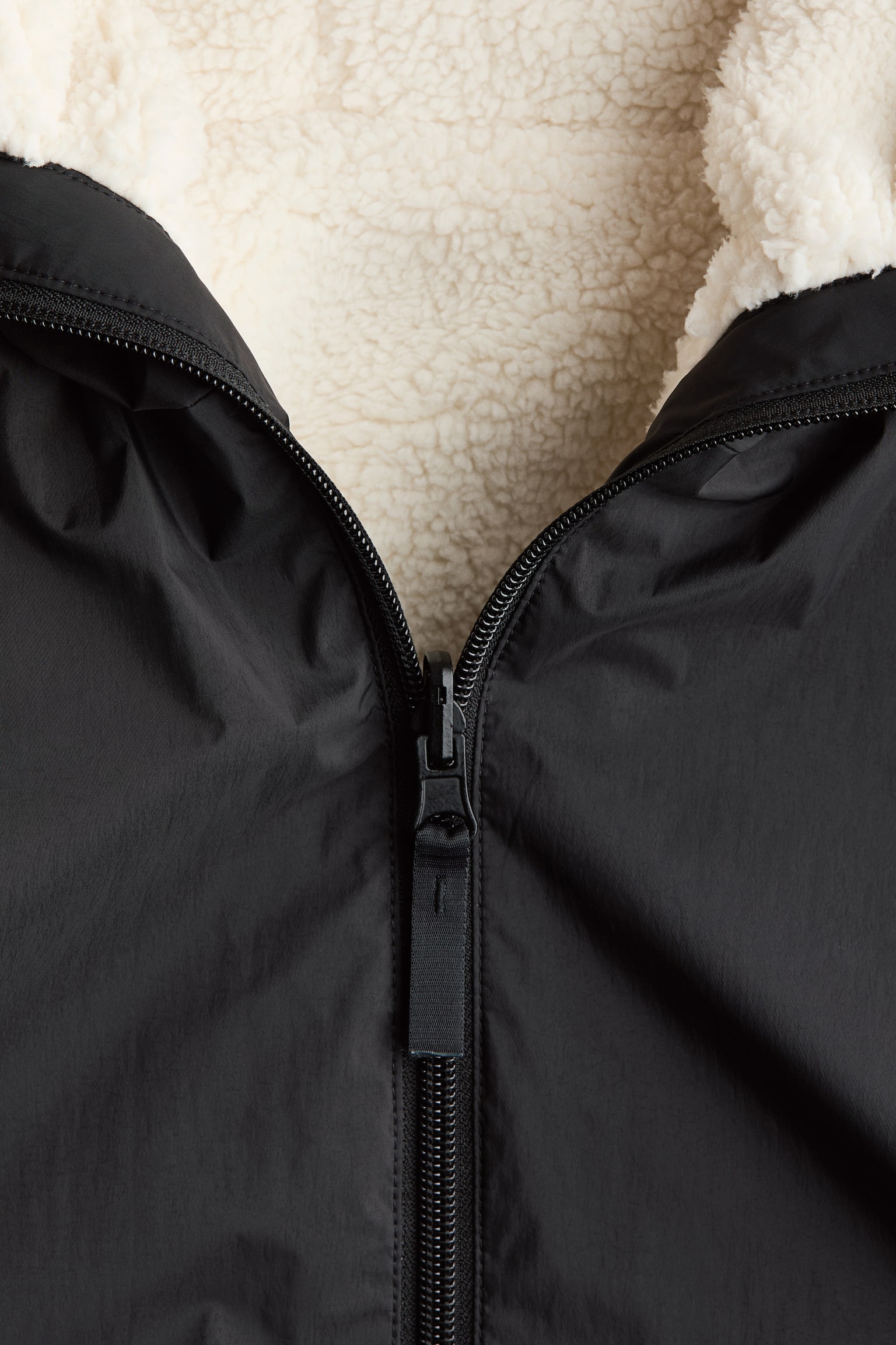 Женская куртка H&M Warm Reversible Activewear, цвет: Чёрный / Кремовый — фото 9
