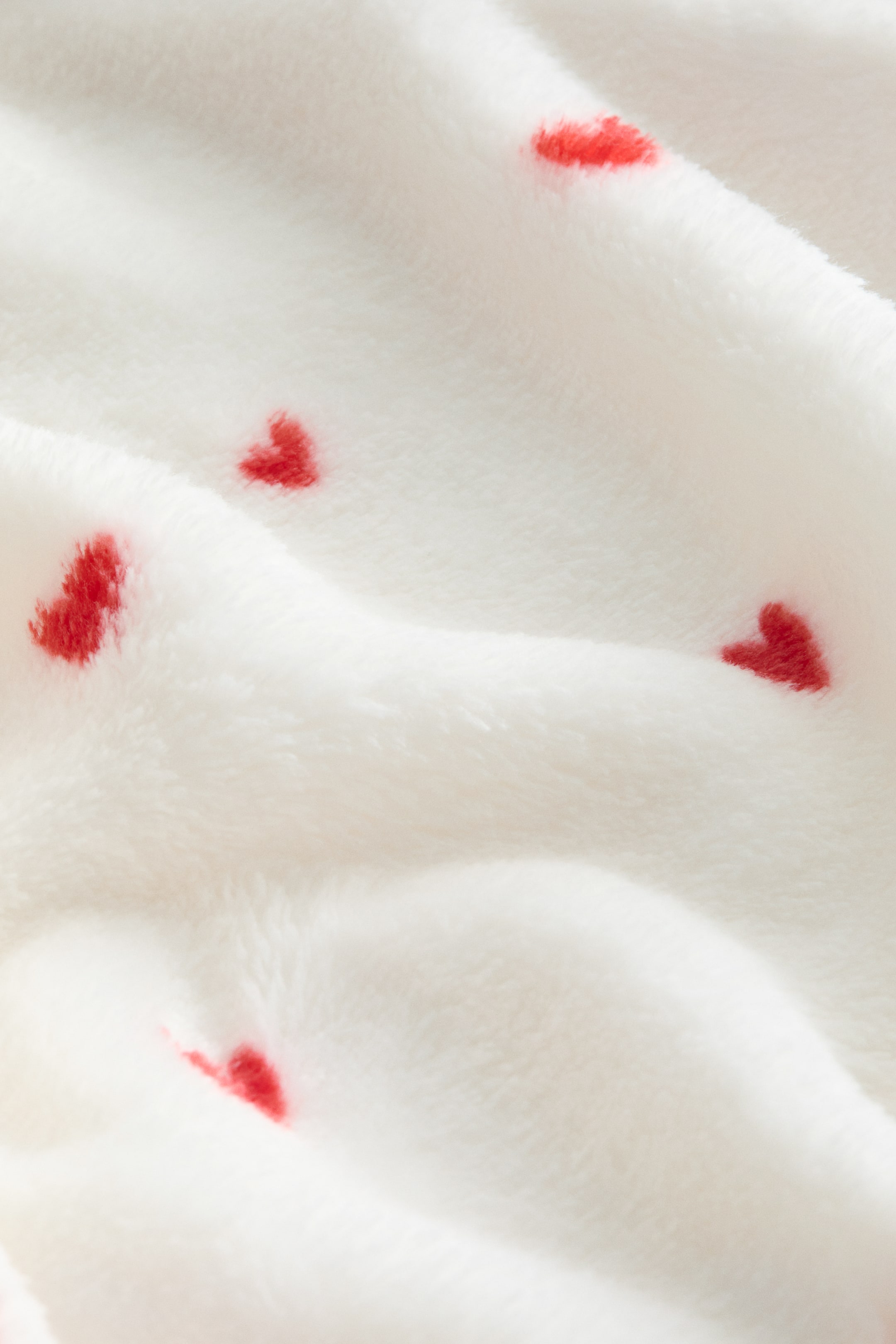 拡大画像を表示: Patterned fleece blanket - ホワイト／ハート - Home All | H&M JP 3