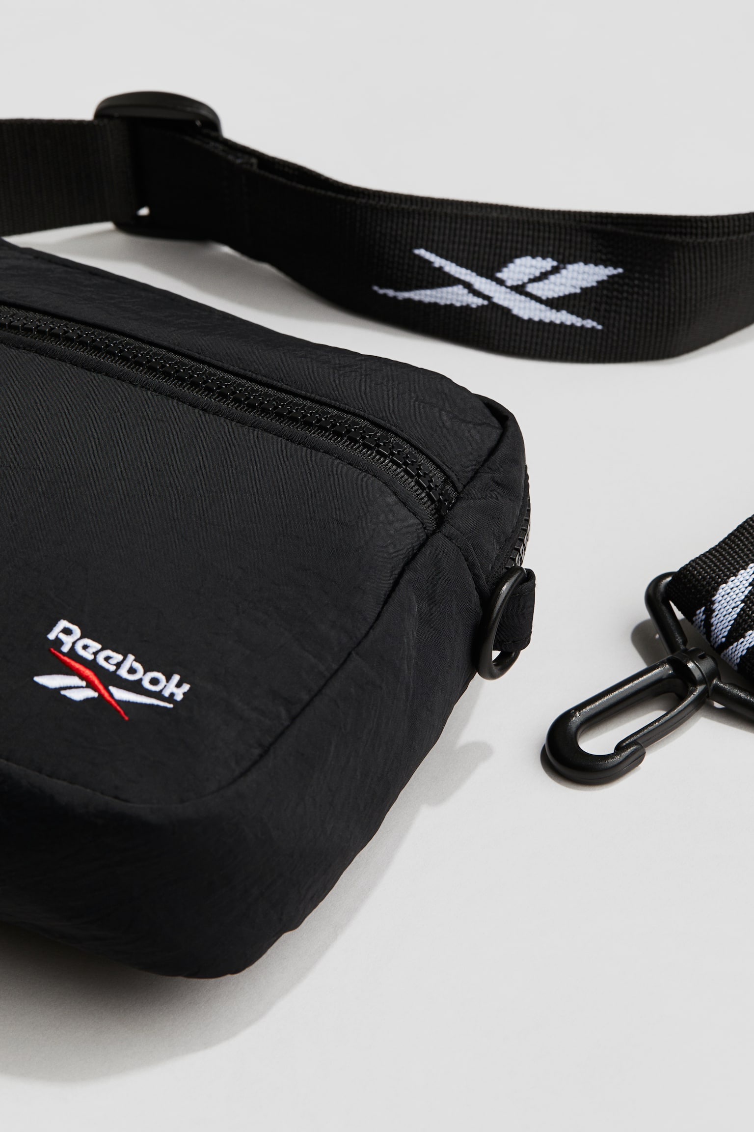 Embroidered-detail crossbody bag - Black/Reebok - 4