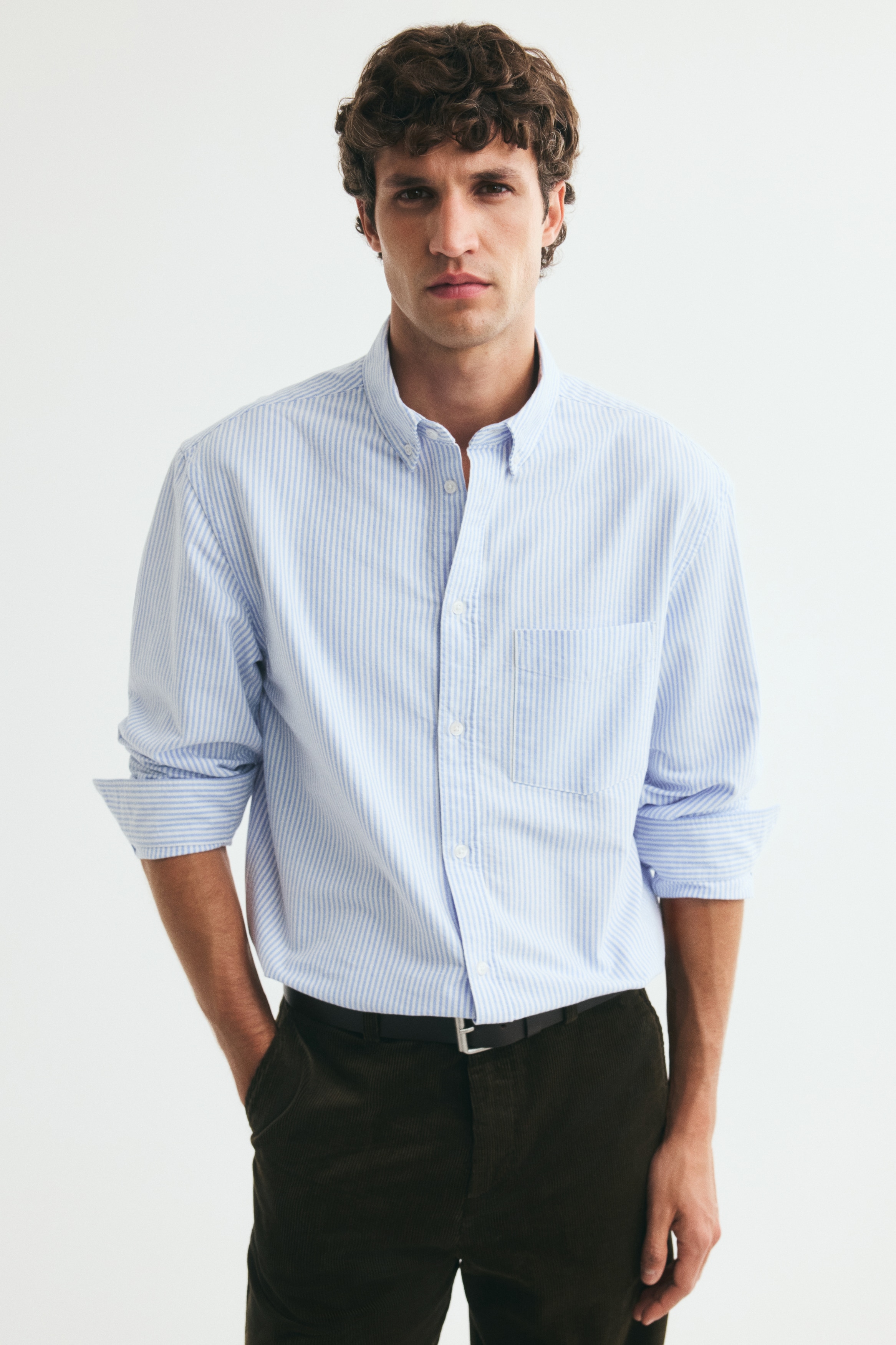 Regular Fit Oxford shirtModel