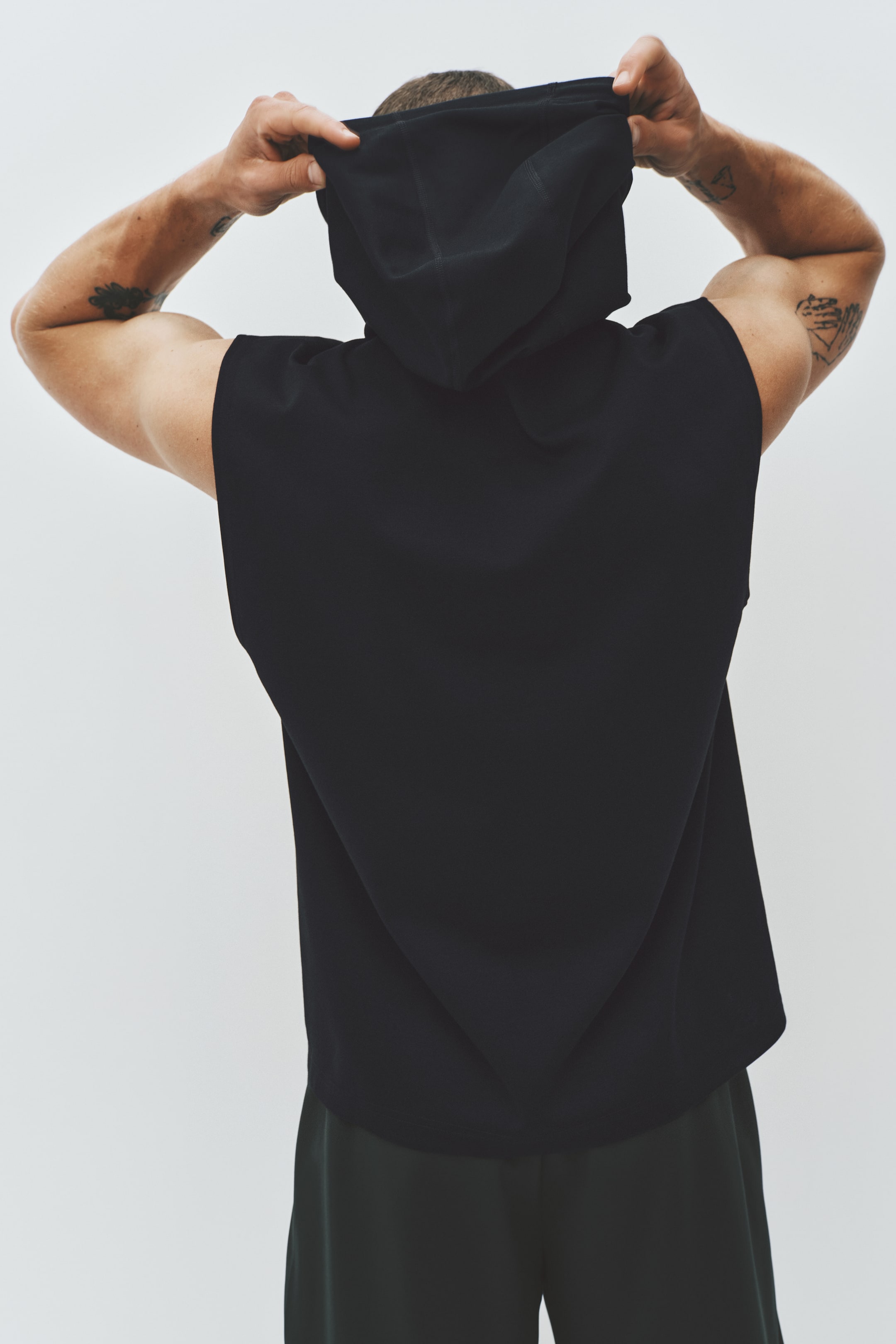 Мужские худи H&M Regular-Fit Sleeveless Sports with DryMove™ — фото 7
