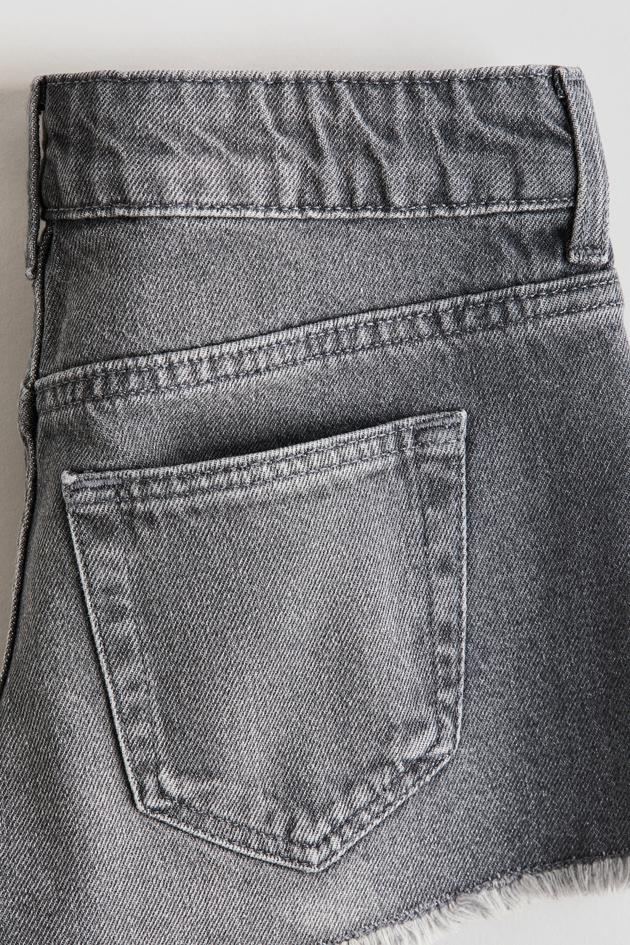 Детские шорты H&M Embroidered-Detail Denim Shorts — фото 3