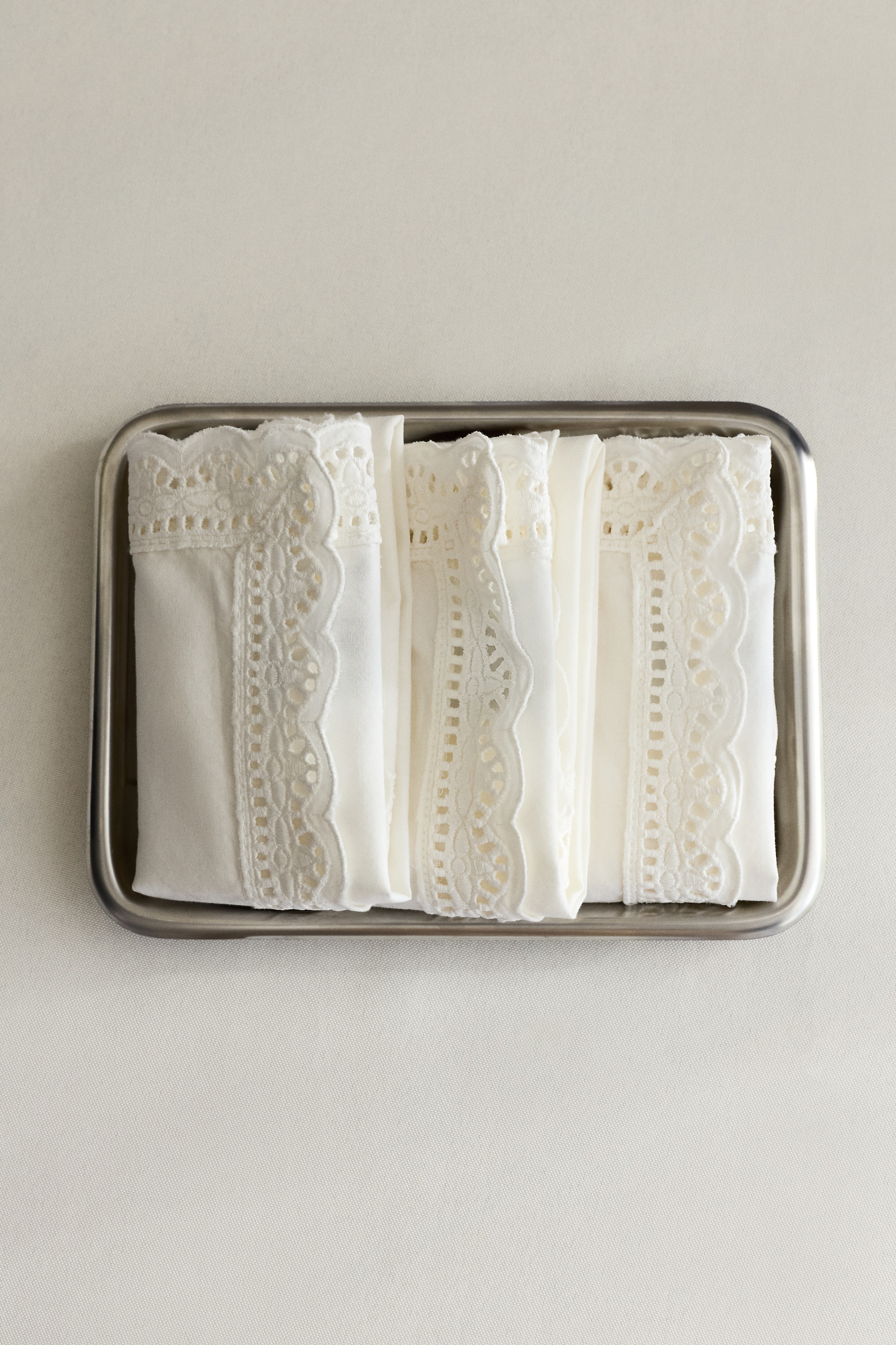 2-Pack Lace-Trimmed Cotton Napkins - Silver-colored