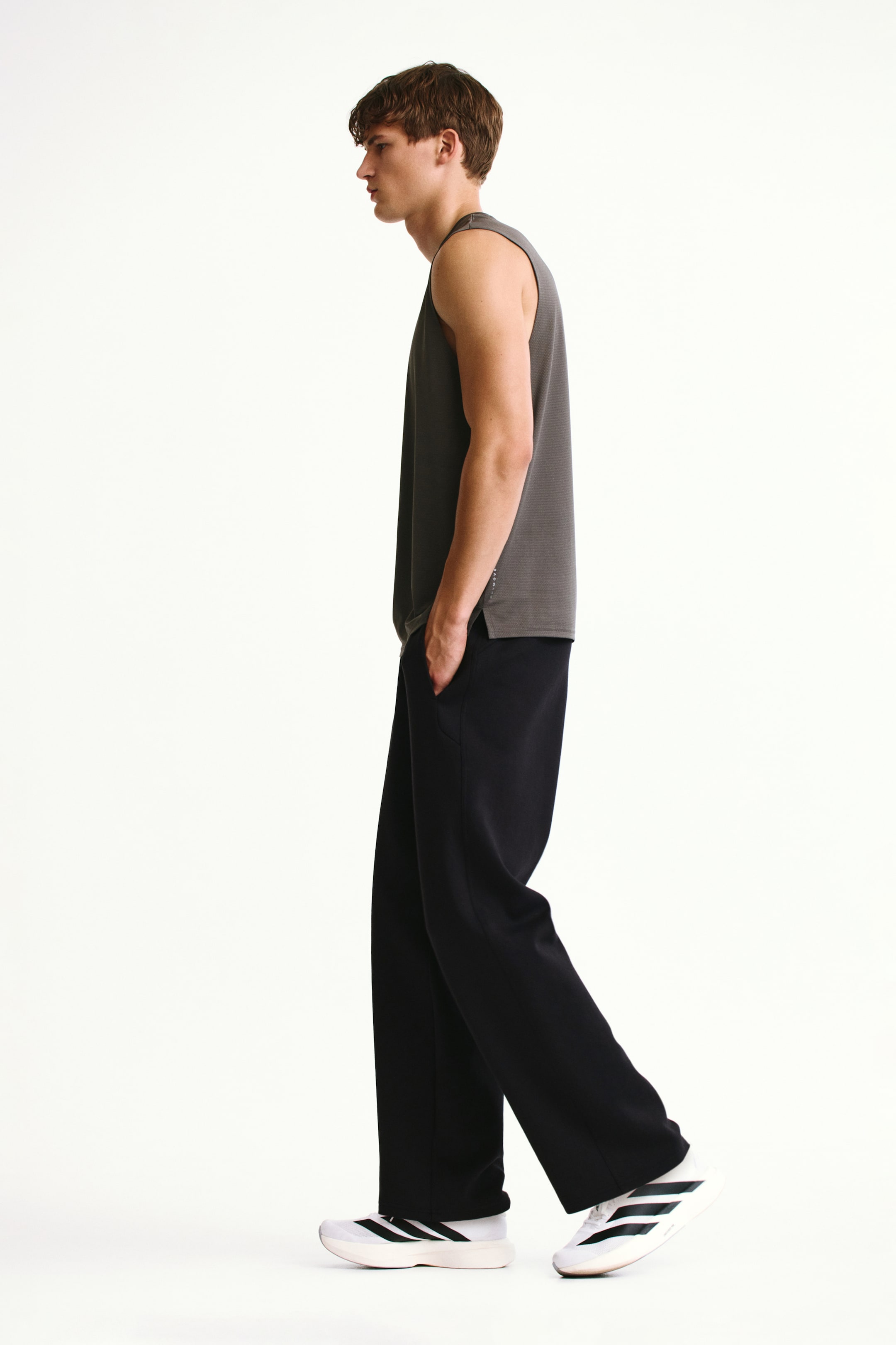 Loose-Fit Sports Joggers with DryMove™