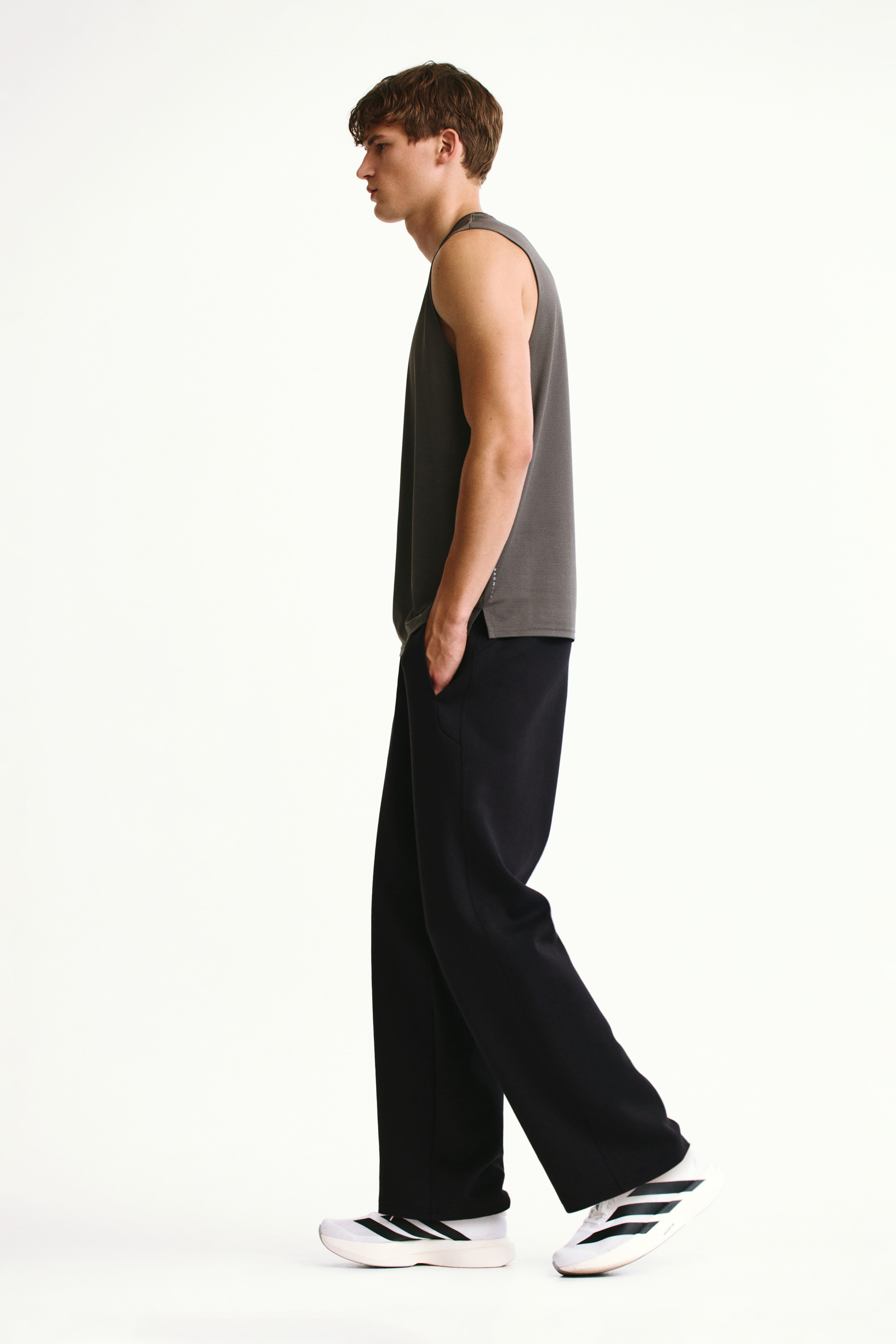 Loose-Fit Sports Joggers with DryMove™