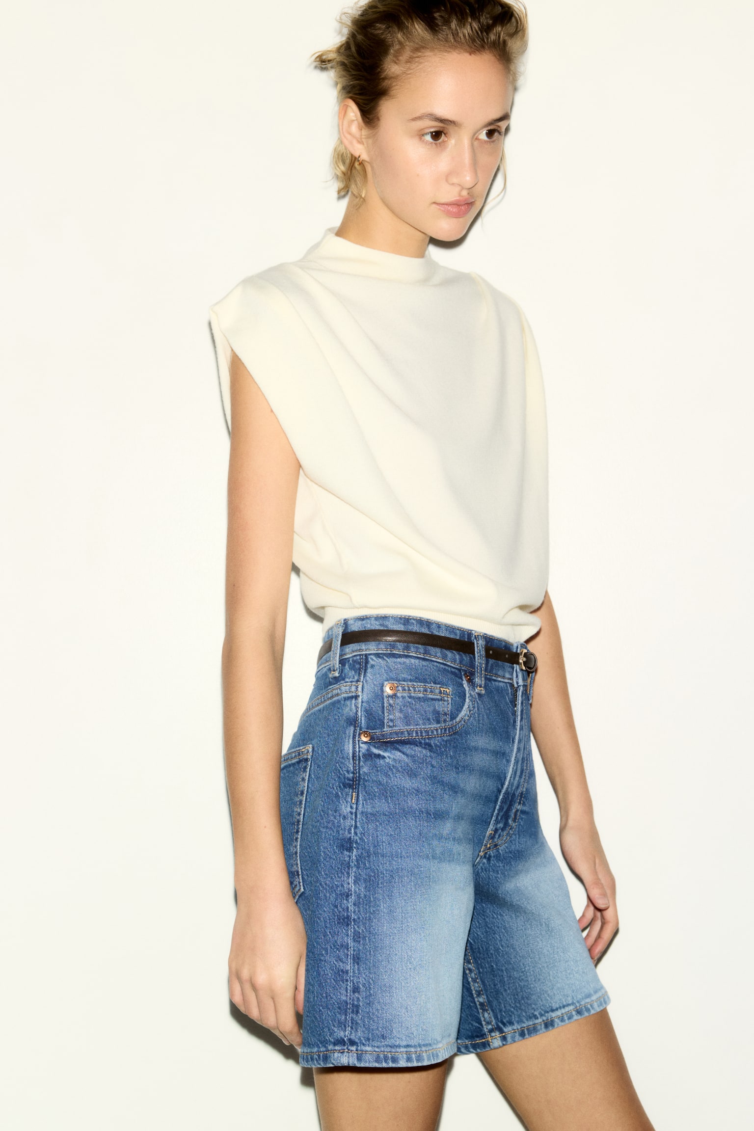 High-waisted denim shorts - Denim blue/Cream/Light denim blue/Dark grey - 1