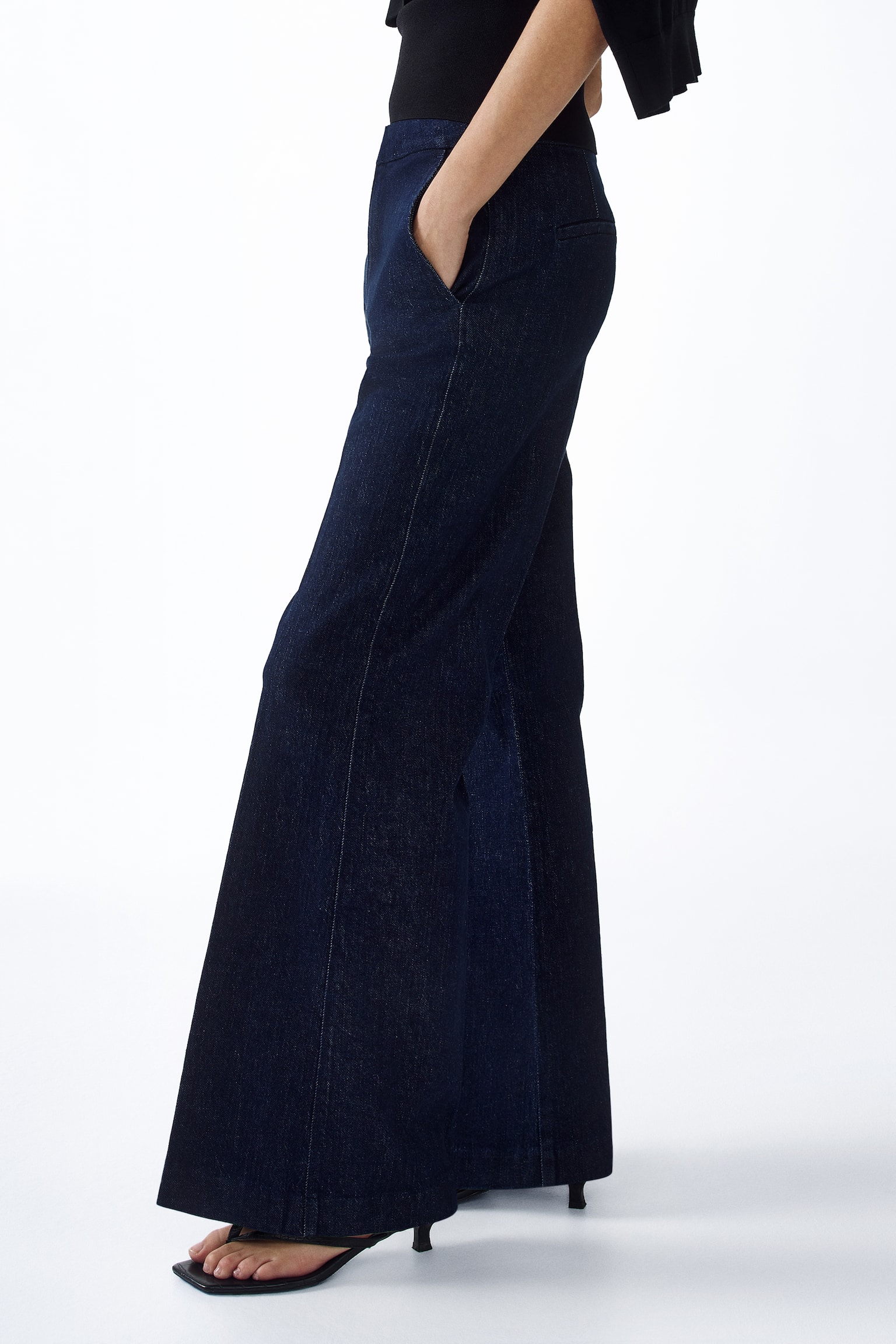 Flared High Jeans - Dark denim blue/Dark brown/Denim blue - 6