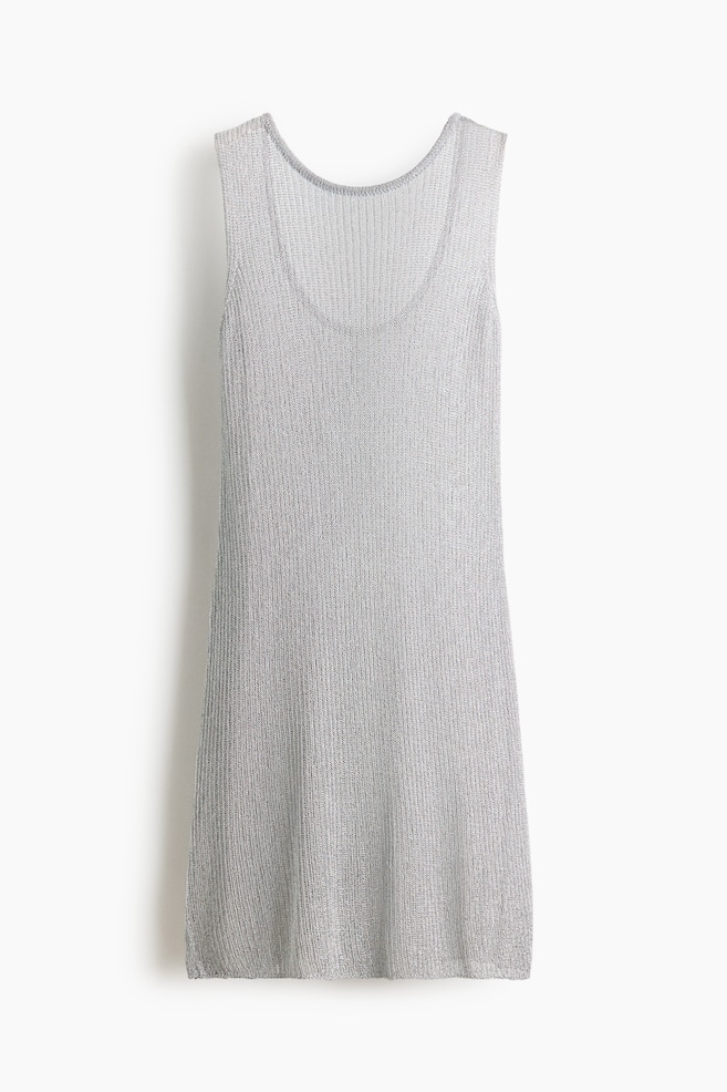 Kleid aus schimmerndem Rippstrick - Helles Mattgrau/Mattlila - 1