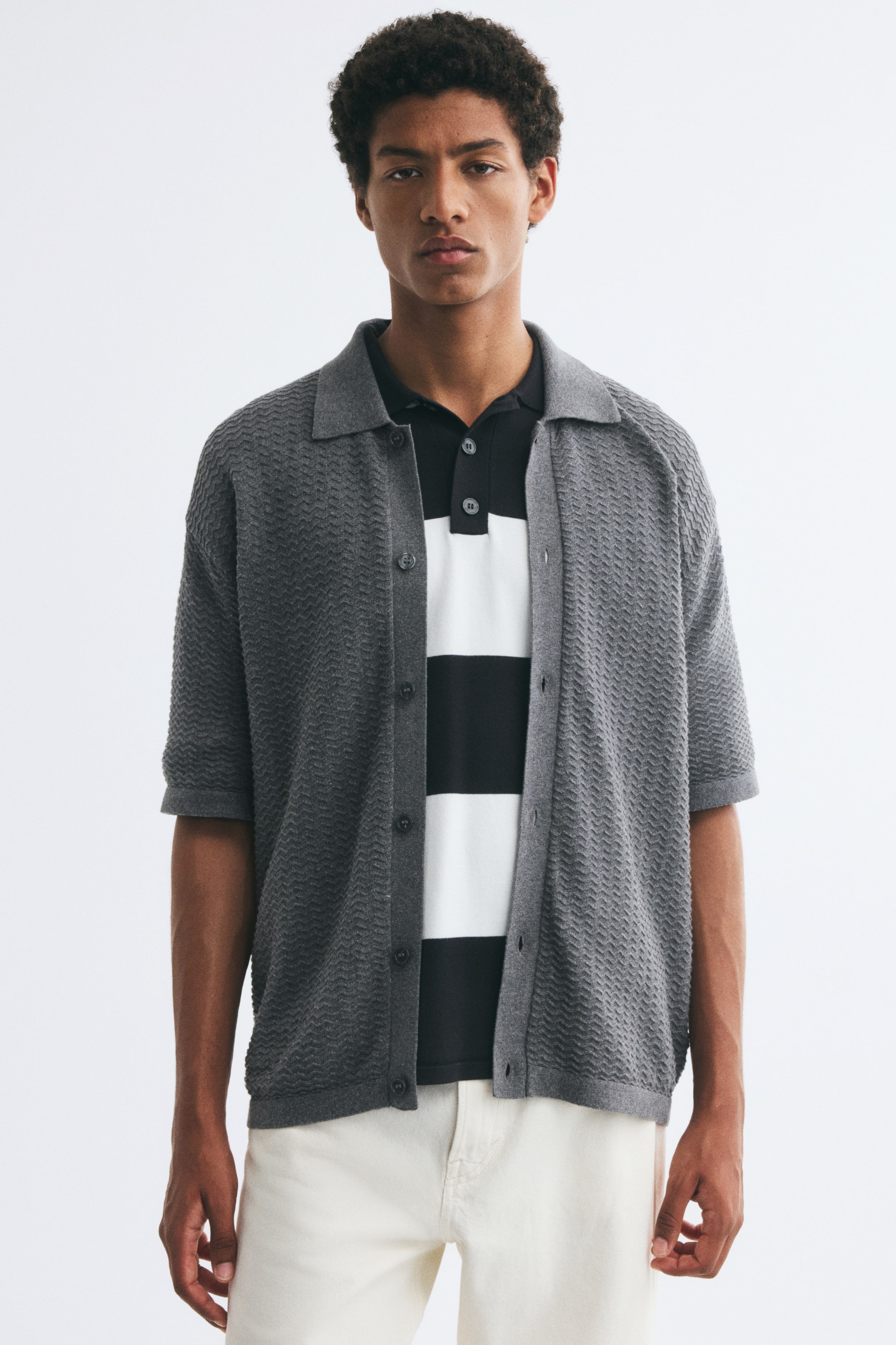 Xem ảnh lớn hơn: Áo sơ mi dệt kim vân nổi Regular Fit - Màu xám đốm - Men | H&M VN 1