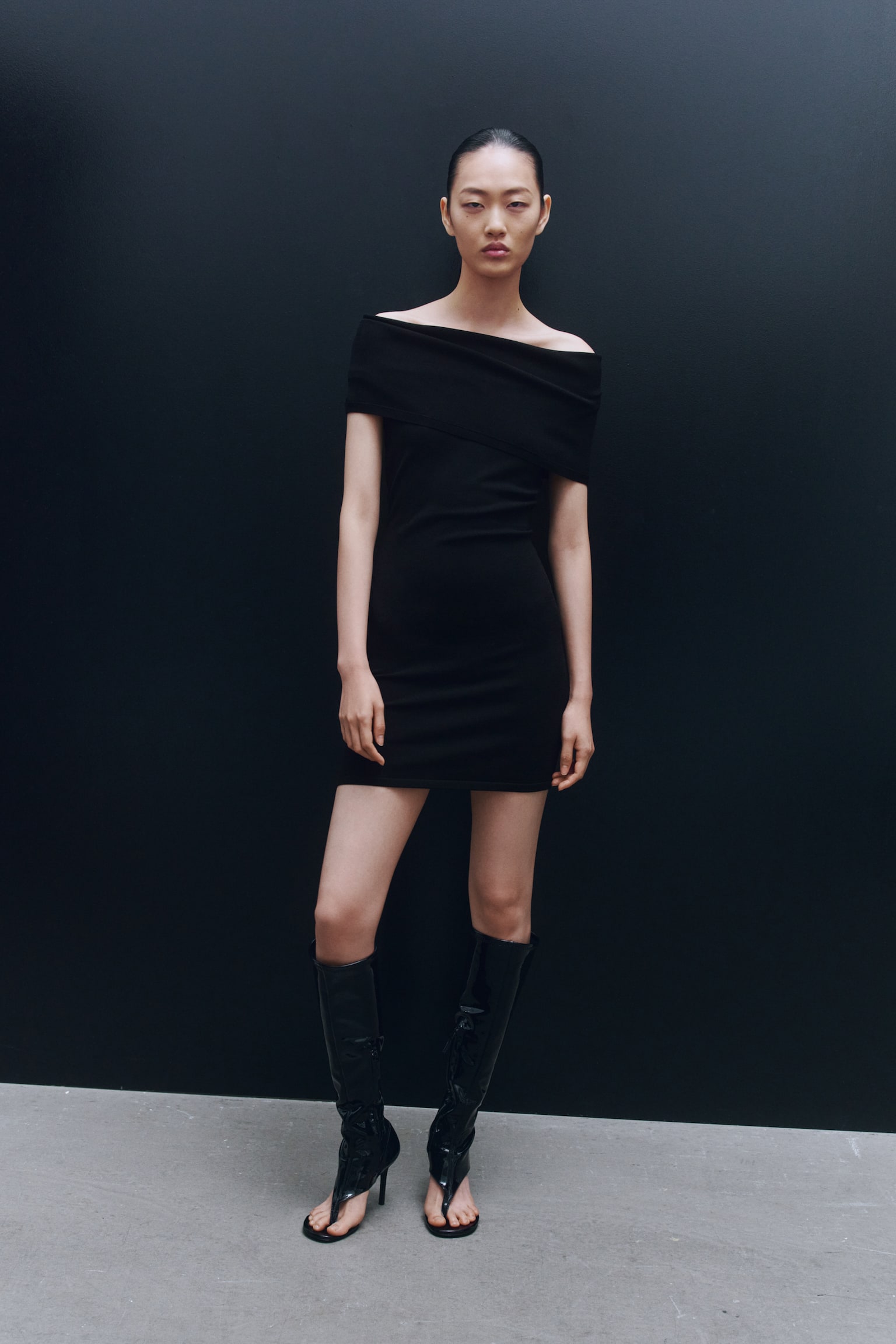 Vestido de ombros descobertos em malha fina - Preto - 1