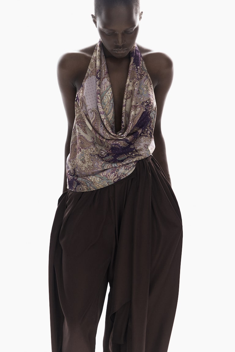 Drapirani top s halter izrezom