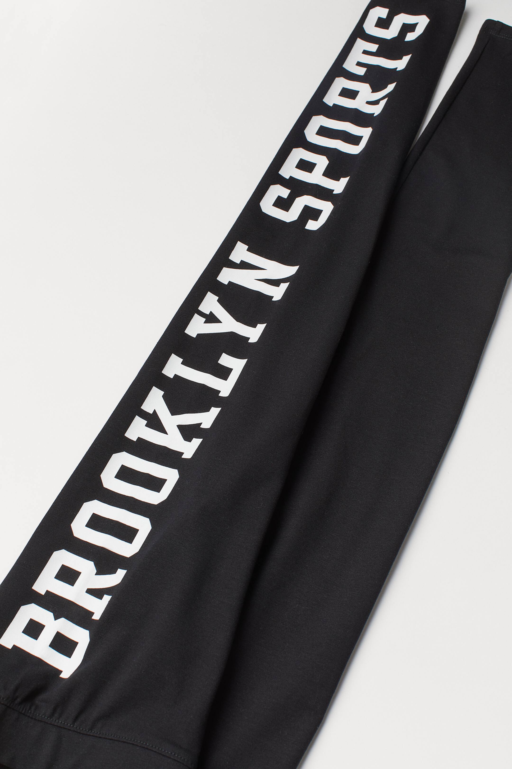 View larger image: Printed jersey leggings - Black/Brooklyn - Kids | H&M HK 2