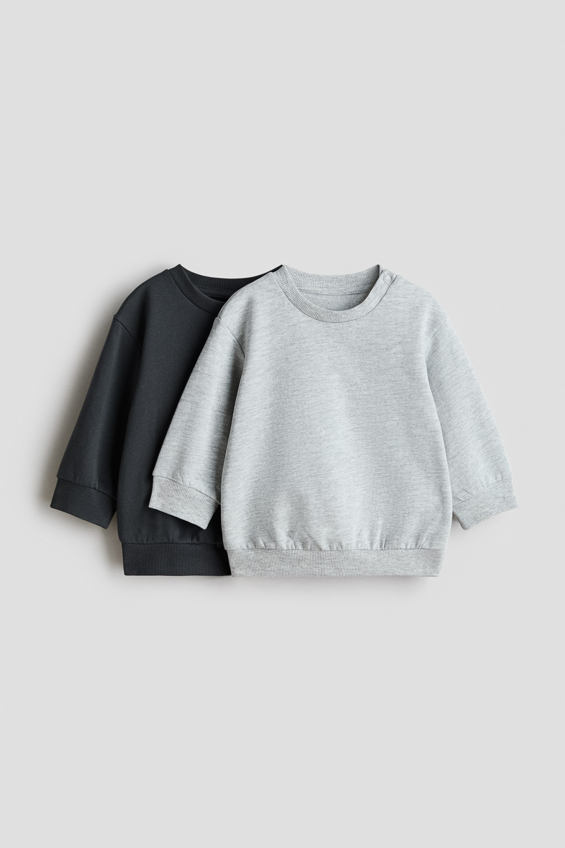 Visa större bild: 2-pack sweatshirt i bomull - Svart/Ljusgråmelerad - BARN | H&M FI 1