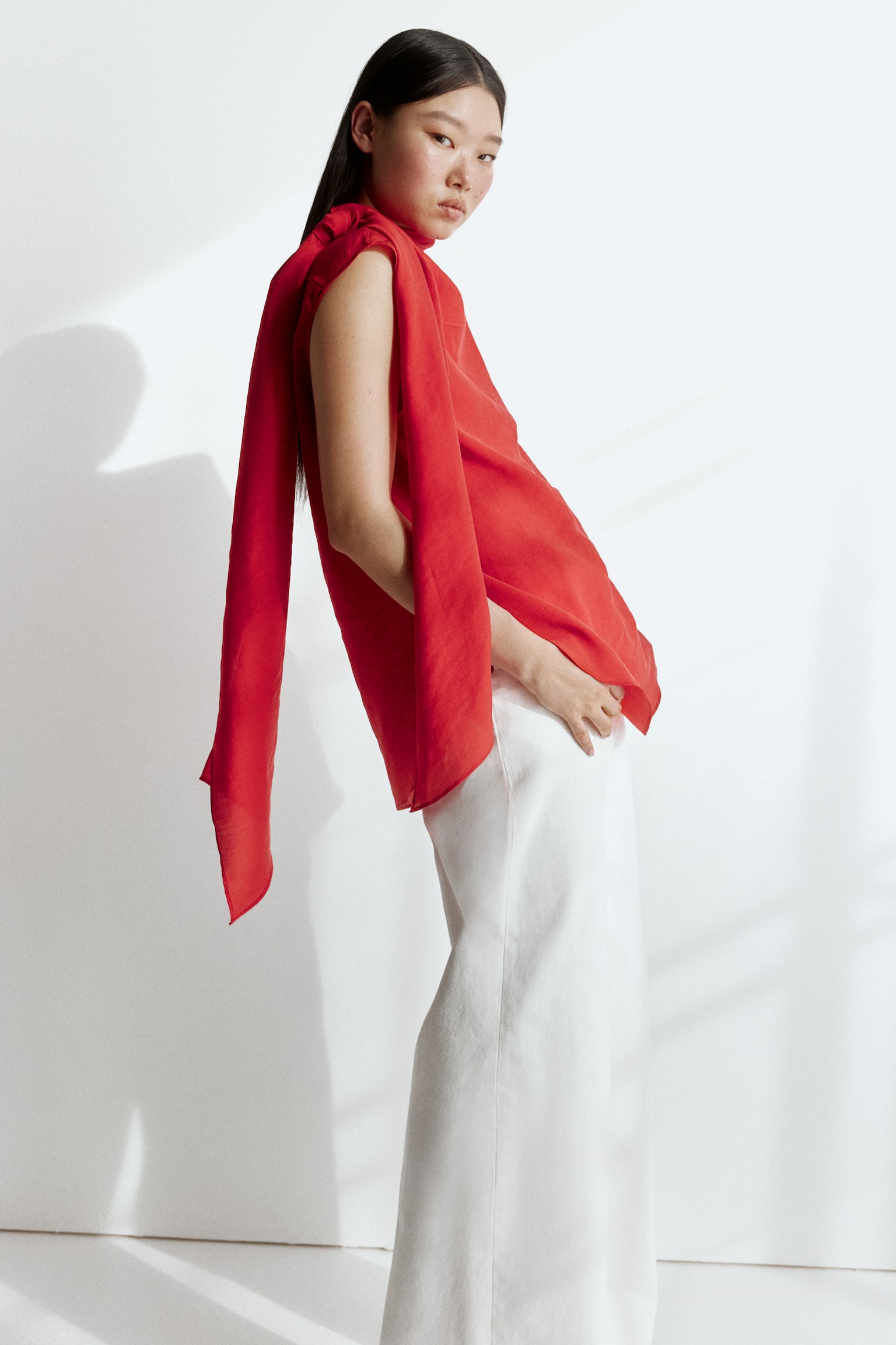 Sleeveless scarf-collar blouse - Bright red - 5