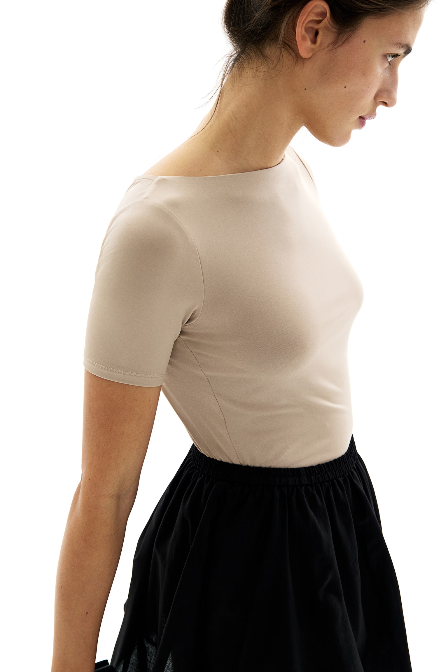 Áo cổ thuyền bằng sợi siêu mịn - Màu be nhạt - 3